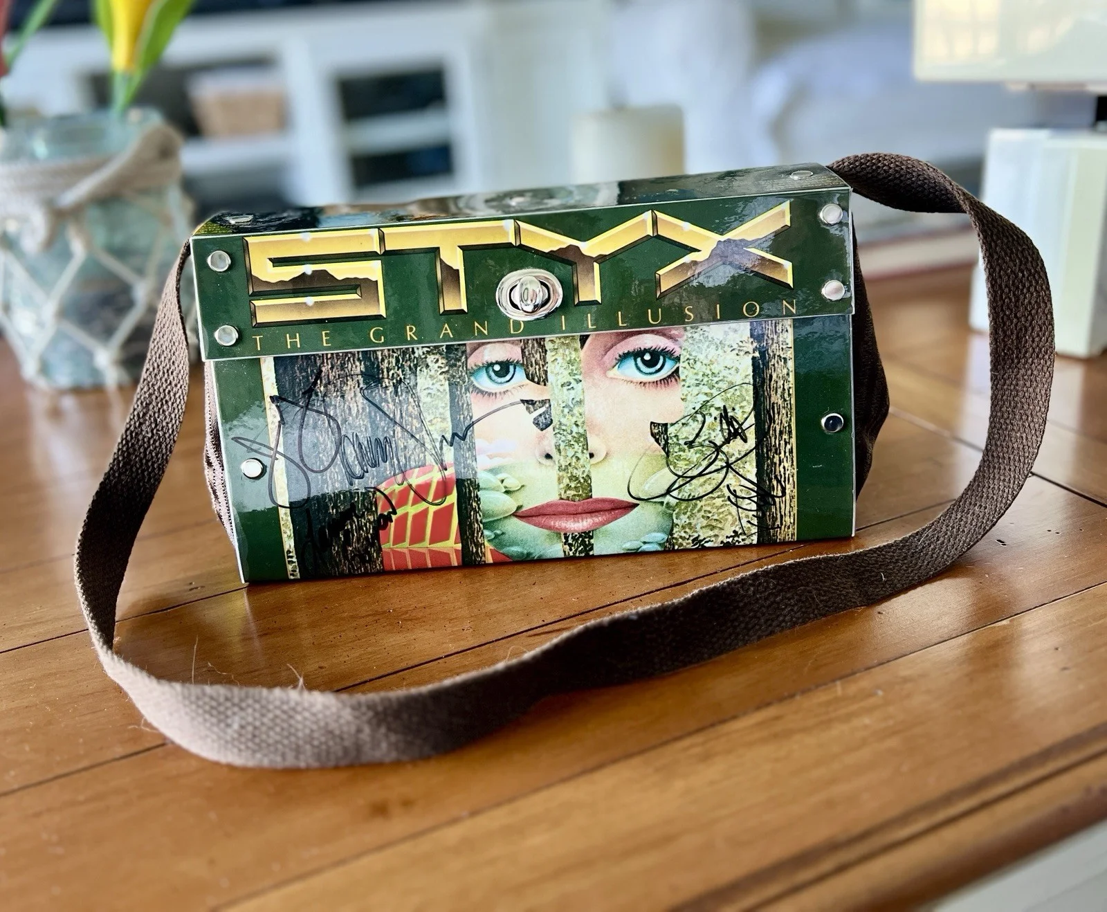 RARE Styx signed by 5 The Grand Illusion OOAK HANDBAG - JY Tommy Shaw Gowan Todd, изображение 2