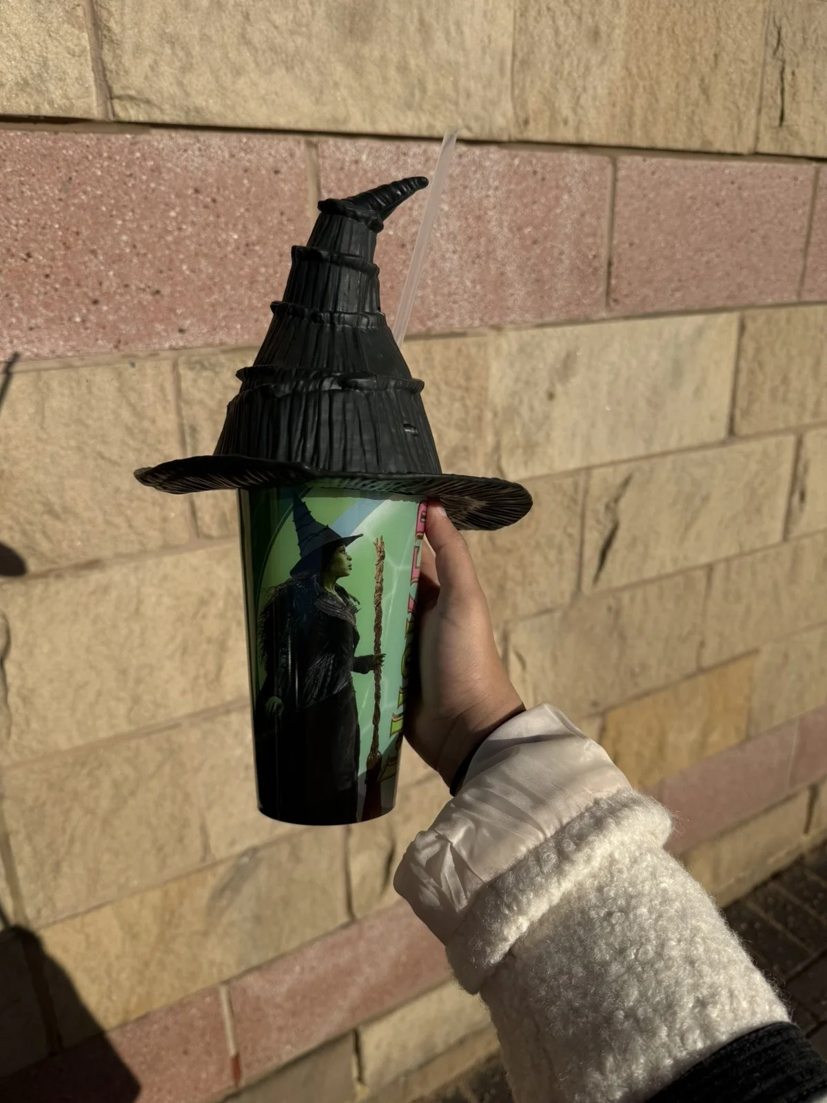 Wicked For Good 💚 🩷 Cinema Exclusive Cup with Elphaba Hat Lid (32oz), image 3
