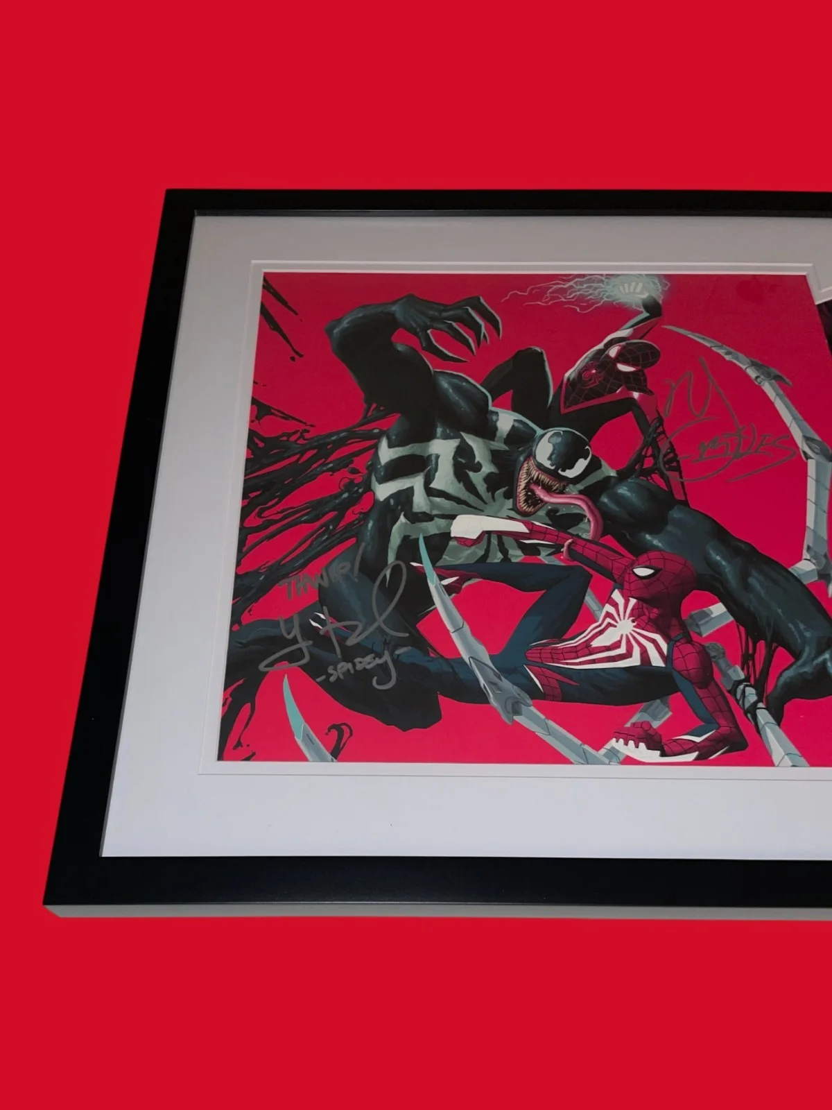 Yuri Lowenthal, Nadji Jeter — Yuri Lowenthal & Nadji Jeter Signed Spider-Man 2 Framed Mondo Vinyl JSA COA, изображение 3