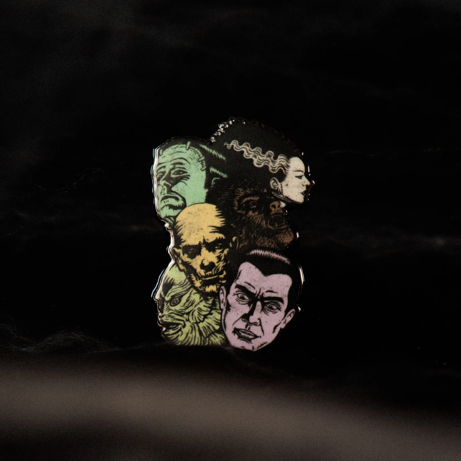 Universal Monsters Limited Edition Metal Pin Badge – Official Horror Collectible, изображение 4