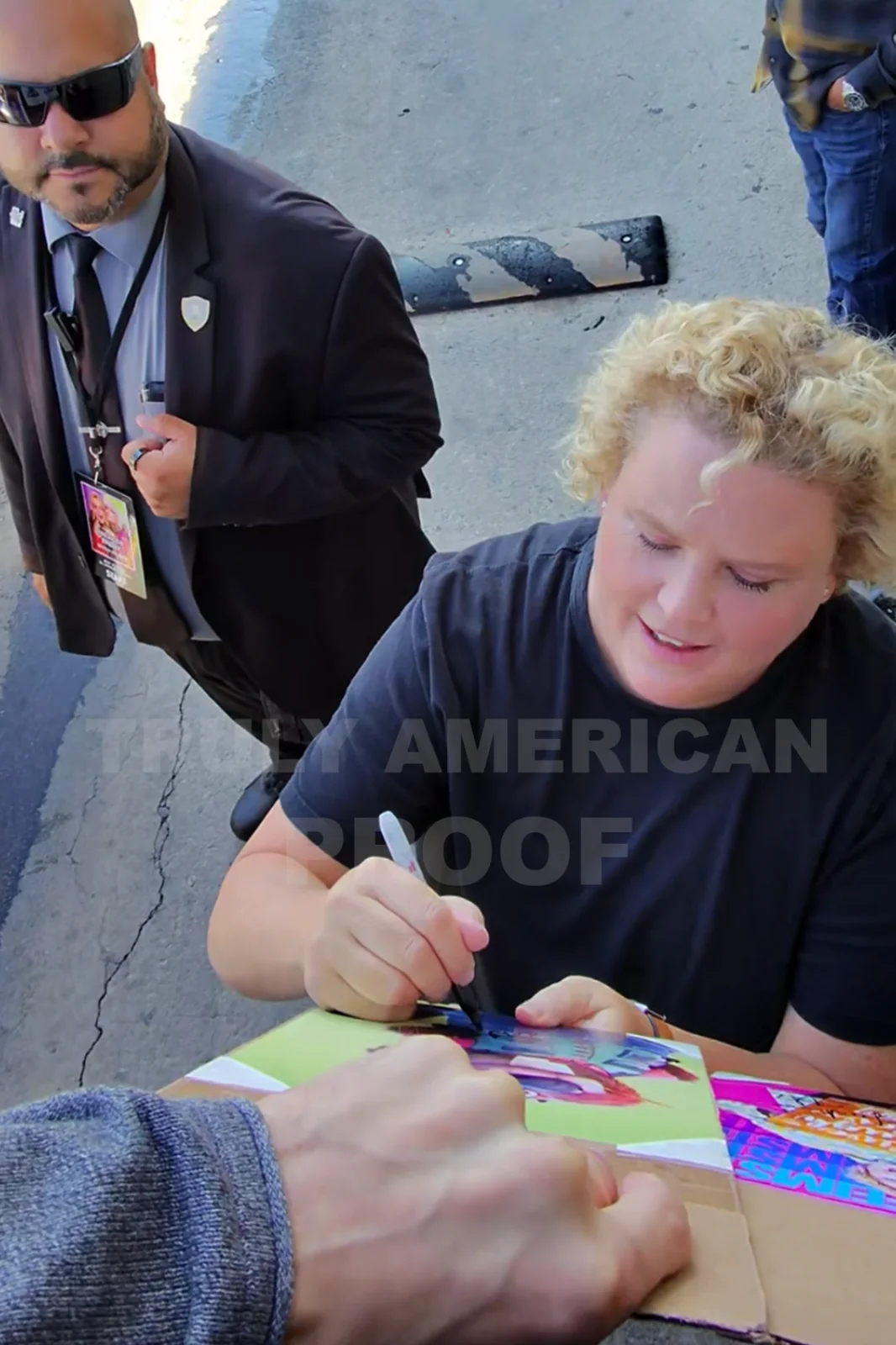 Fortune Feimster — FORTUNE FEIMSTER Signed ZOOTOPIA 2 "NIBBLES" 8X10 PHOTO autograph + EXACT PROOF, изображение 3