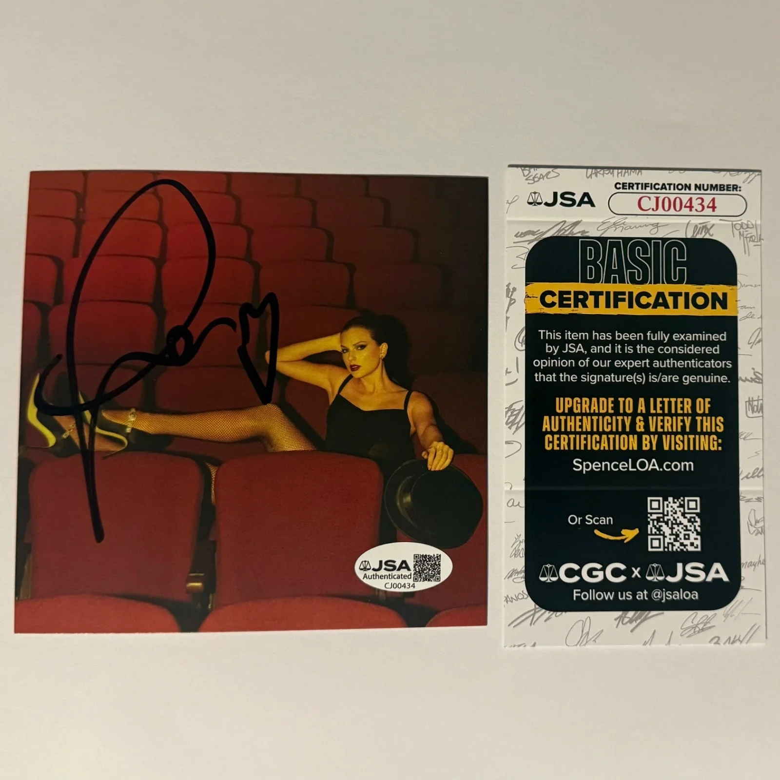 CHOOSE Taylor Swift Signed CD Insert The Life of a Showgirl Photo 4 JSA COA, изображение 3