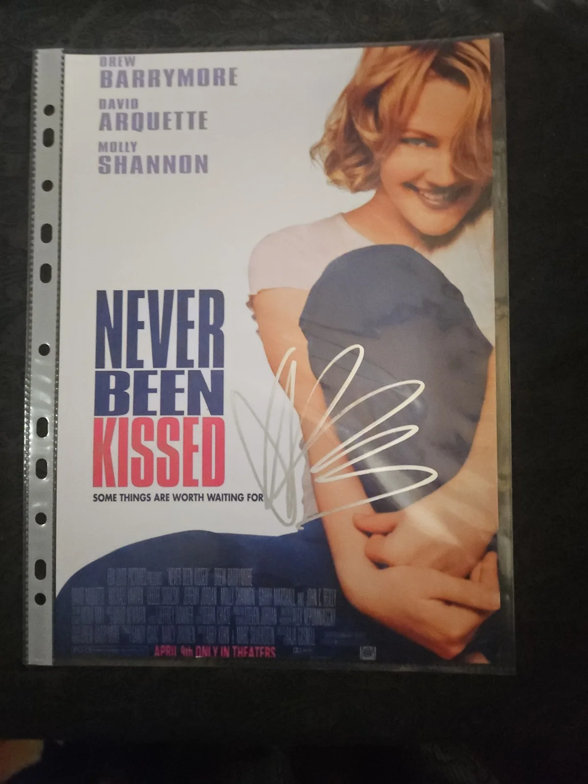 ORIGINAL DREW BARRYMORE AUTOGRAPH W/COA ✅️ 9x12 inches, image 2