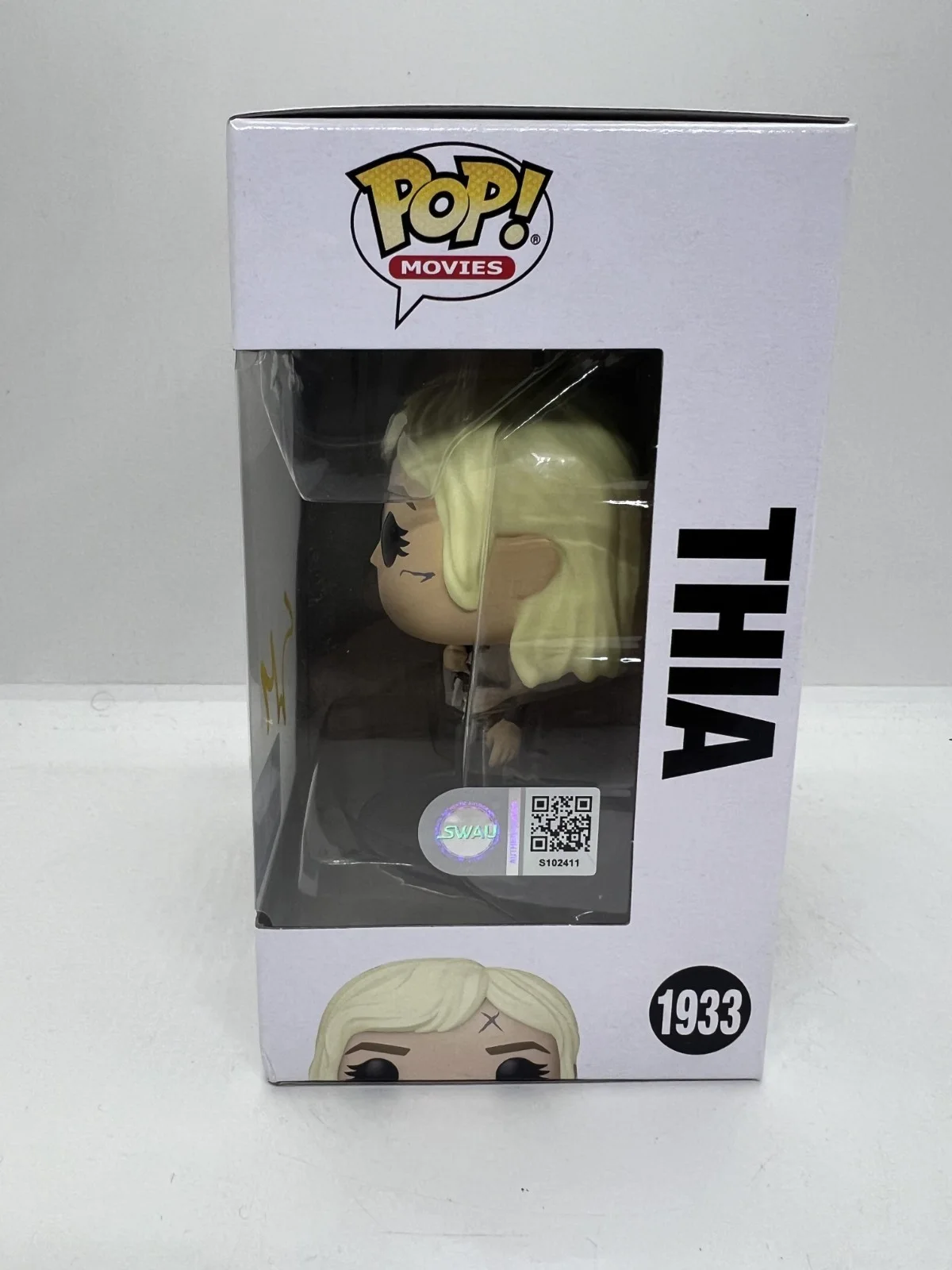 elle fanning — Elle Fanning Signed Predator Badlands Funko Pop #1933 SWAU #2, изображение 2