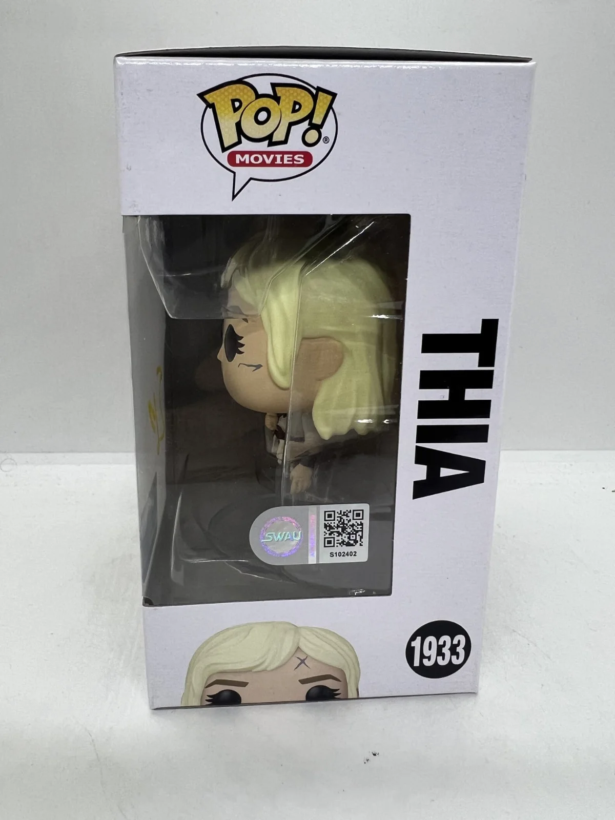 elle fanning — Elle Fanning Signed Predator Badlands Funko Pop #1933 SWAU #1, изображение 2
