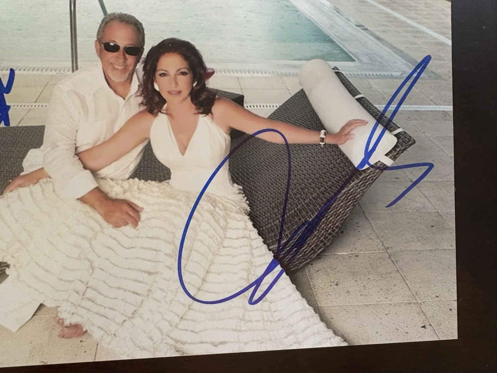 Gloria and Emilio Estefan Signed 8x10 Photo - JSA COA -Latin Music Icons -Conga, изображение 3