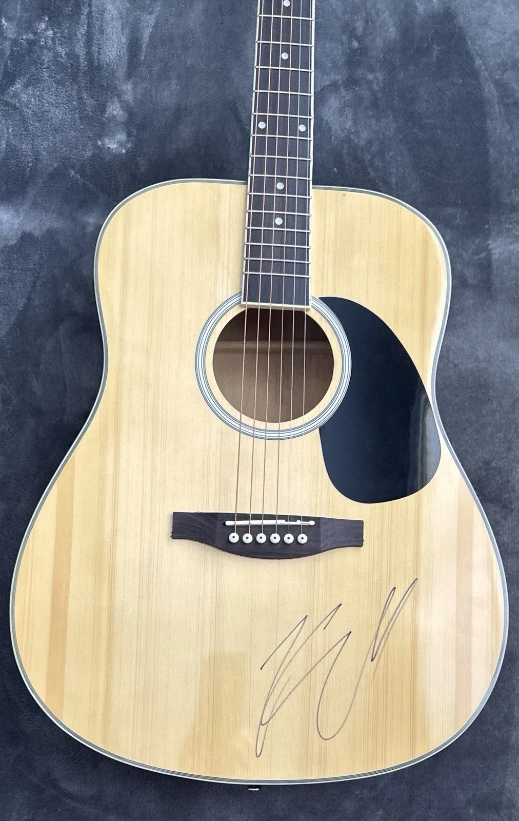 KENNY CHESNEY HAND SIGNED AUTOGRAPH FULL SIZE ACOUSTIC GUITAR WITH PHOTOS, image 4