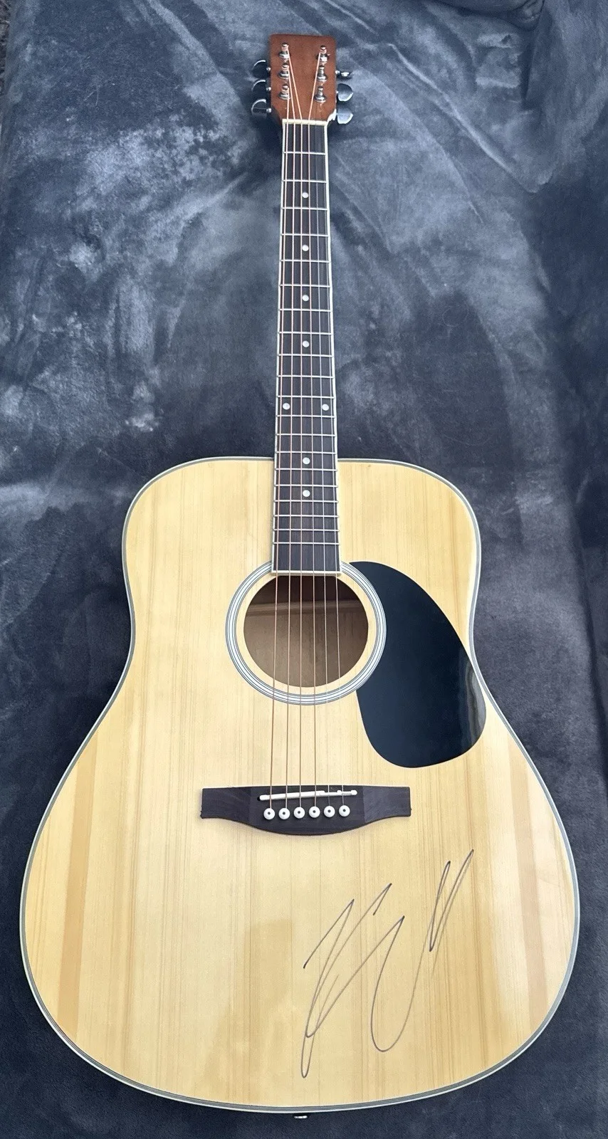 KENNY CHESNEY HAND SIGNED AUTOGRAPH FULL SIZE ACOUSTIC GUITAR WITH PHOTOS, image 5