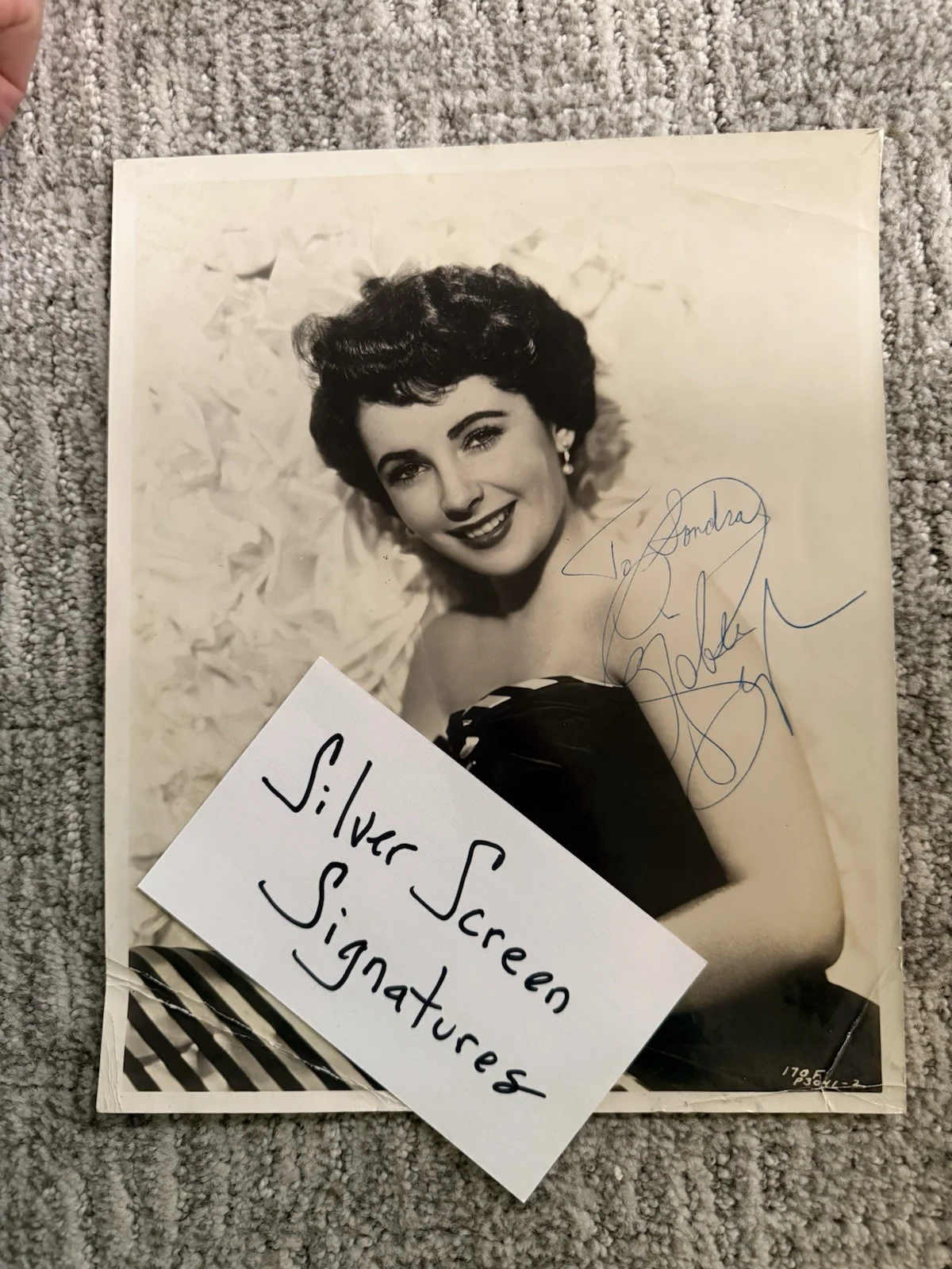 Elizabeth Taylor Hand Signed Autograph JSA COA Original 4x5 Candid Included, изображение 2