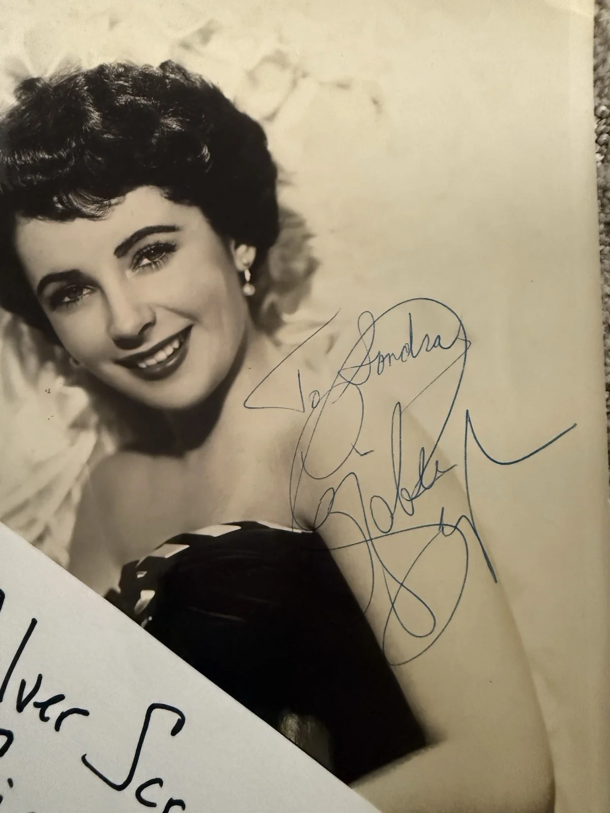 Elizabeth Taylor Hand Signed Autograph JSA COA Original 4x5 Candid Included, изображение 3