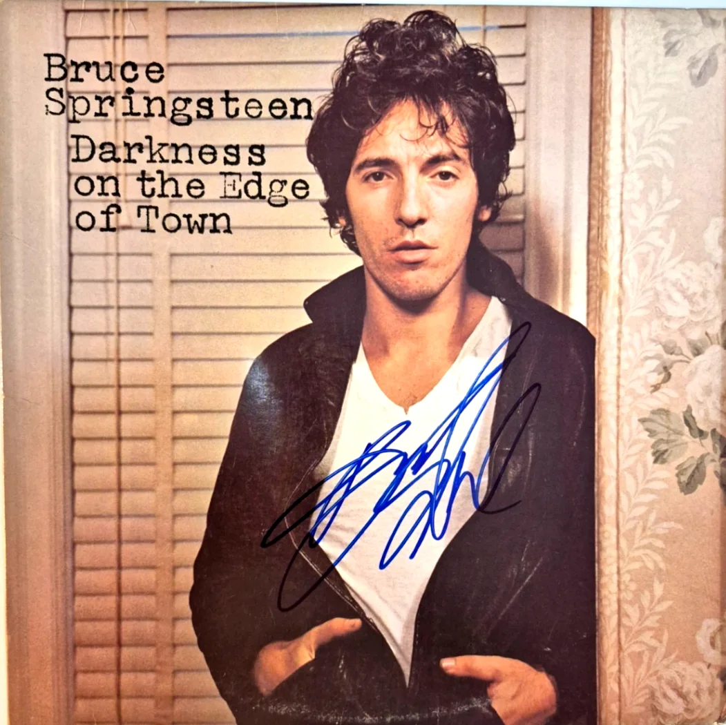 BRUCE SPRINGSTEEN SIGNED AUTOGRAPHED DARKNESS ON THE EDGE OF TOWN ALBUM JSA LOA, изображение 2