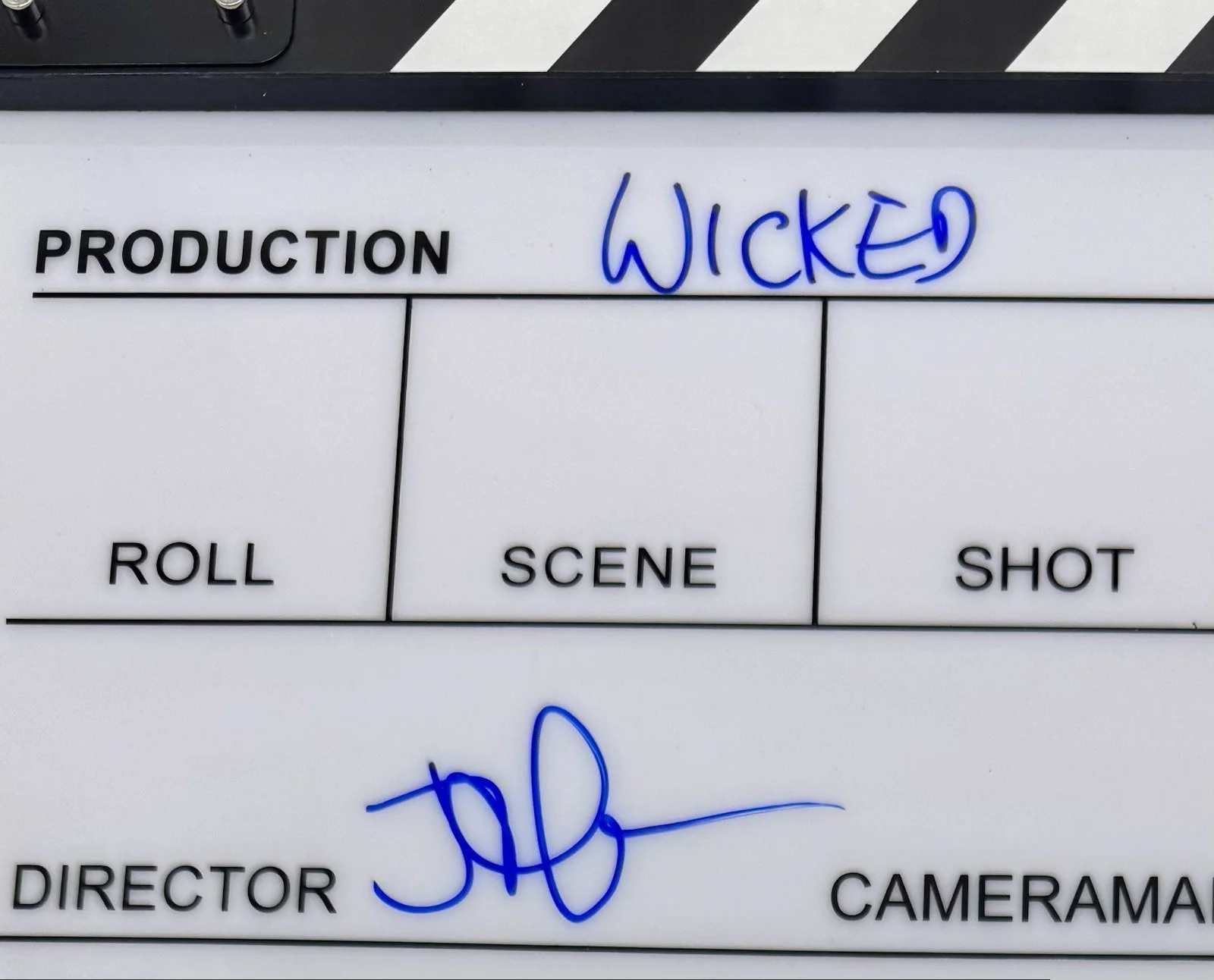 JON CHU — JON CHU HAND SIGNED AUTOGRAPH "WICKED" CLAPBOARD +JSA COA DIRECTOR CLAPPER, image 4