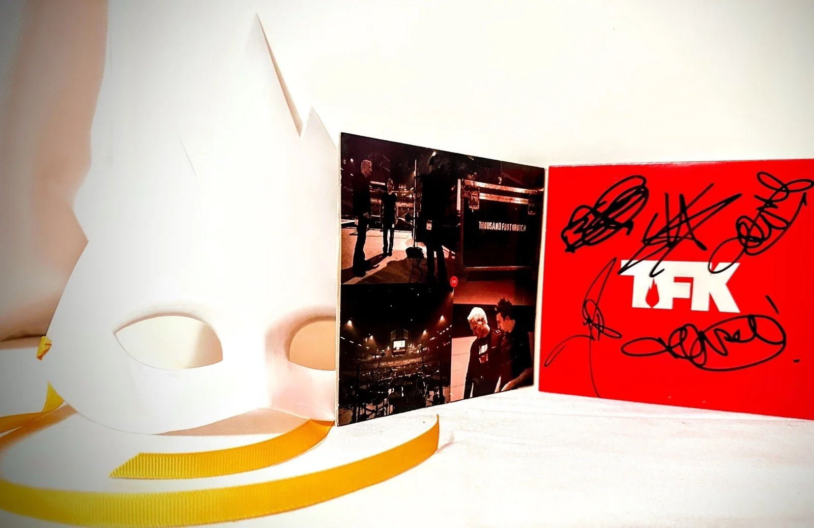 THOUSAND FOOT KRUTCH Welcome To The Masquerade CD Authentic Signatures And Mask, изображение 4