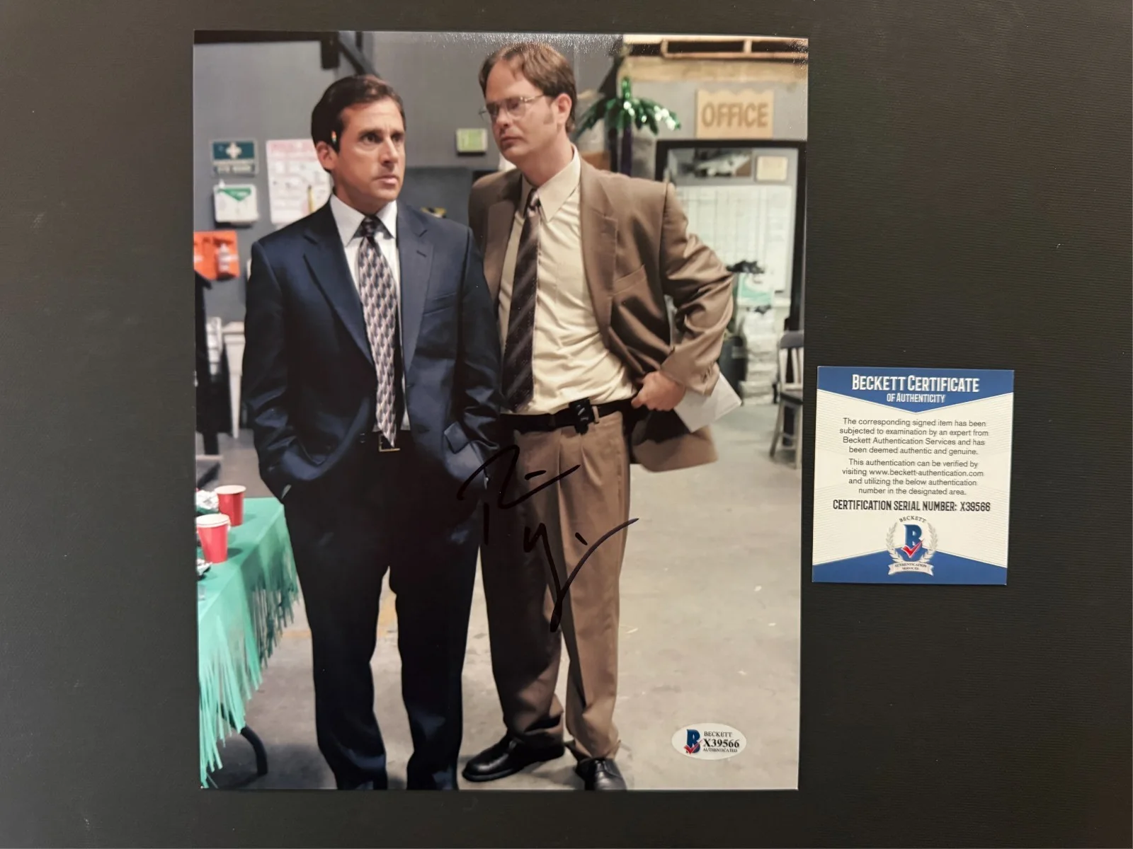 Rainn Wilson — Rainn Wilson autographed signed Dwight Office Carell 8x10 photo Beckett BAS coa
