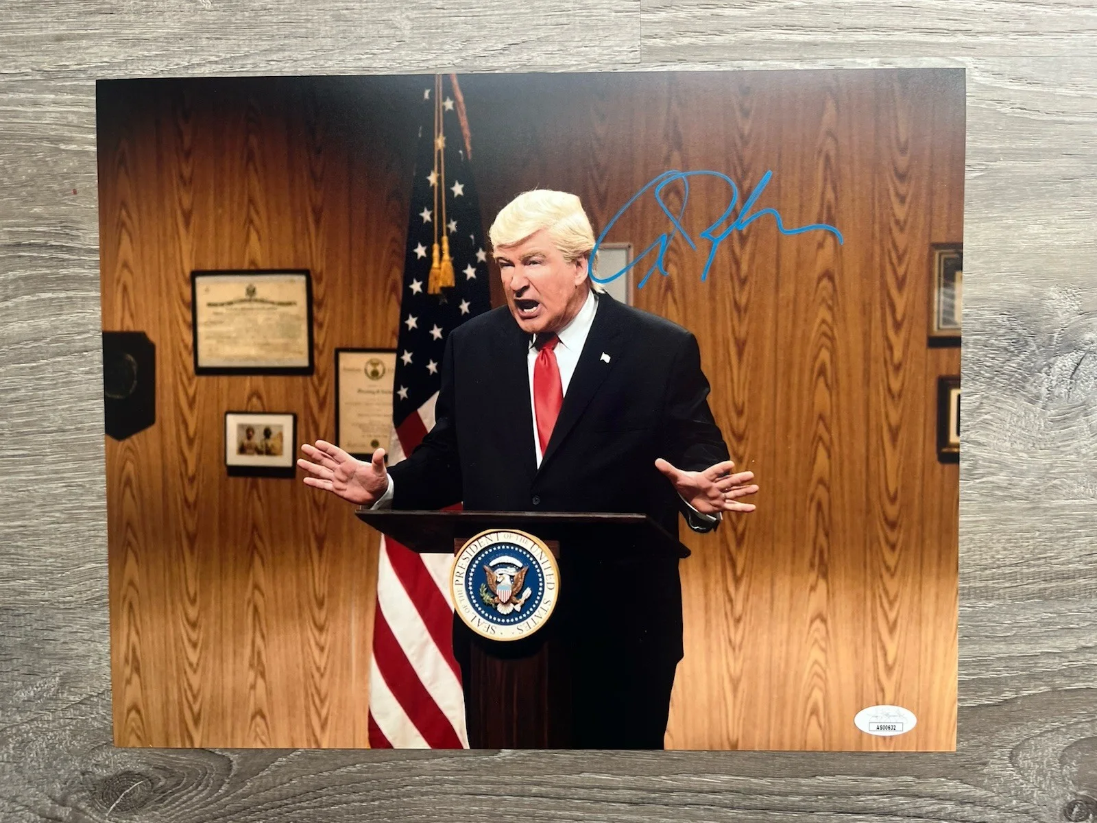 Alec Baldwin — Alec Baldwin Signed SNL Donald Trump 11x14 Photo JSA COA Saturday Night Live, изображение 2