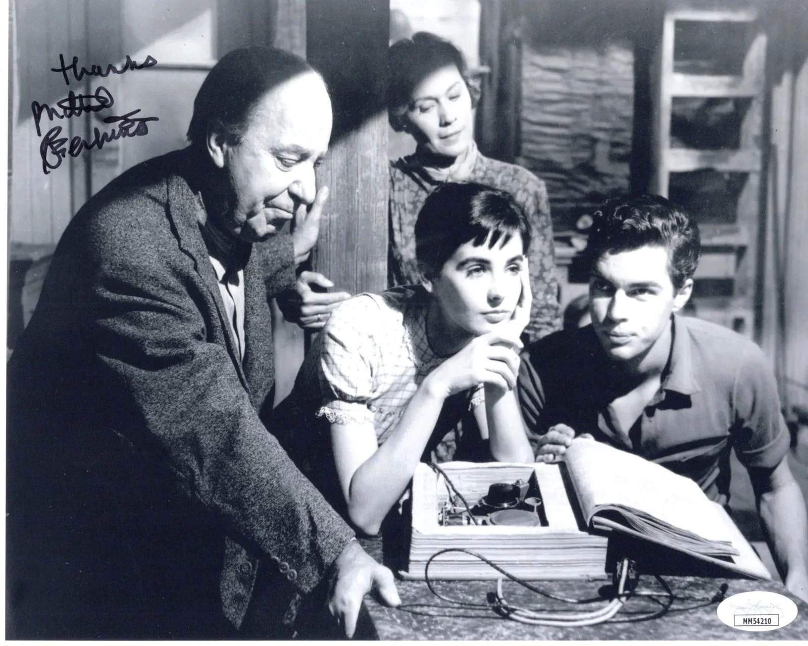 Millie Perkins — Millie Perkins signed 8x10 Photo The Diary of Anne Frank JSA Authentication
