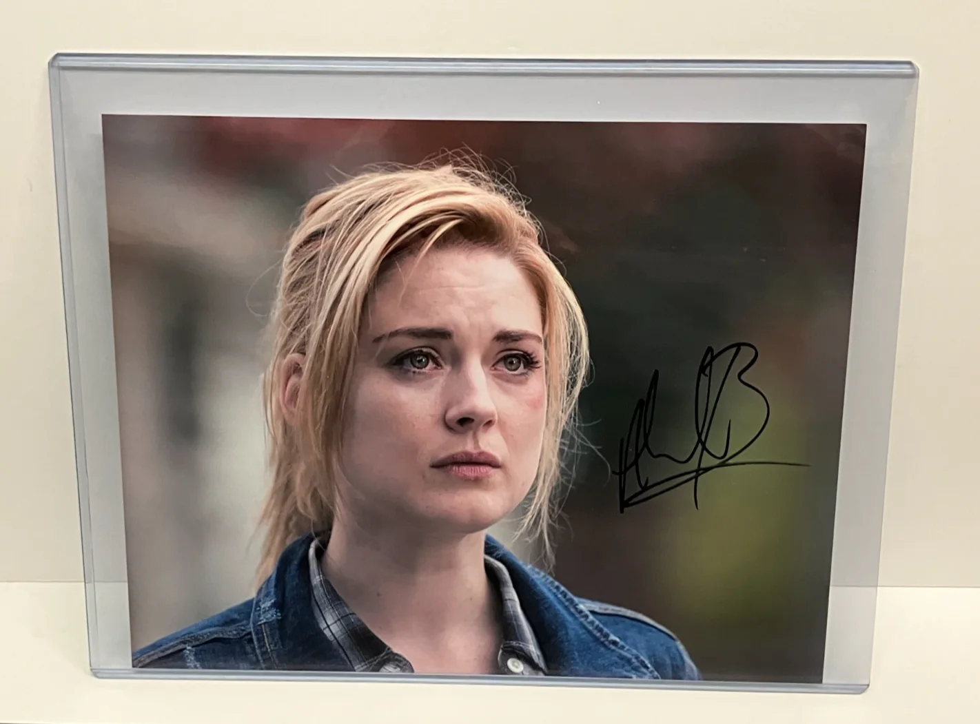 Alexandra Breckenridge — Alexandra Breckenridge WALKING DEAD Autographed 8 x 10 Photo Wizard World COA