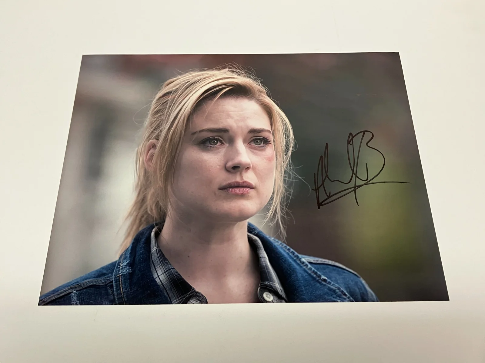 Alexandra Breckenridge — Alexandra Breckenridge WALKING DEAD Autographed 8 x 10 Photo Wizard World COA, изображение 2