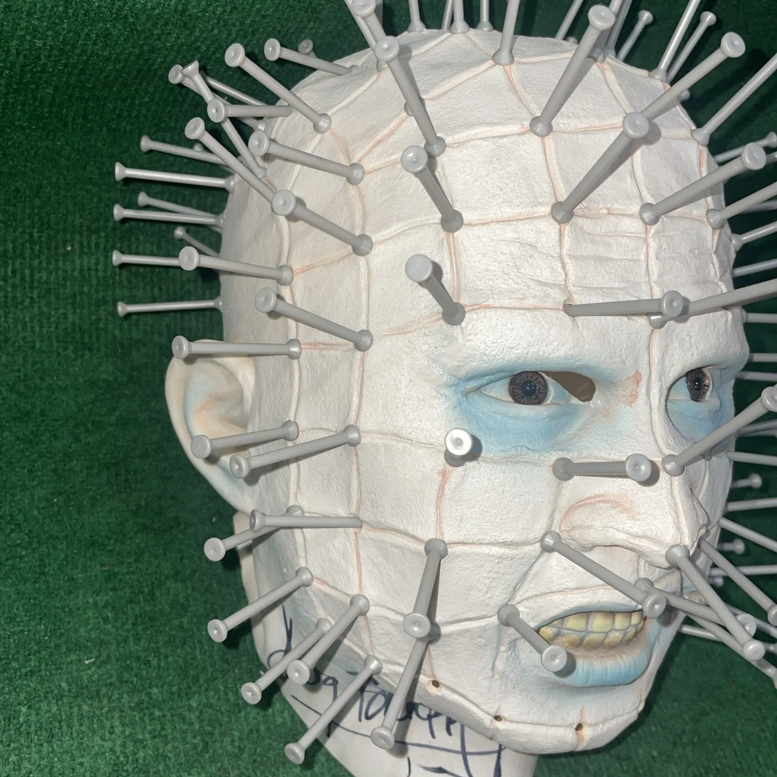 DOUG BRADLEY — DOUG BRADLEY PINHEAD HELLRAISER AUTOGRAPHED MASK BECKETT, image 2