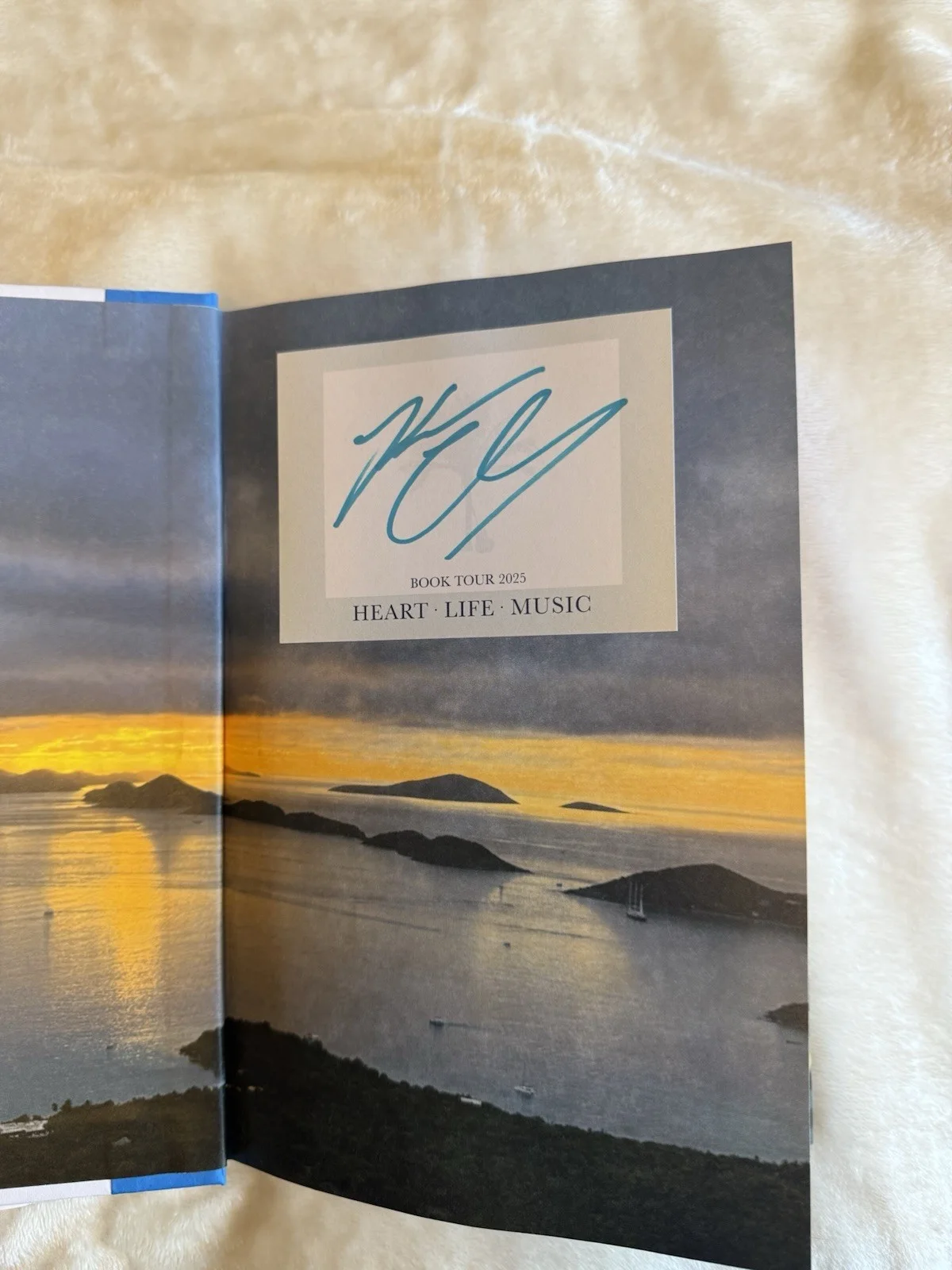 Kenny Chesney Autographed Heart Life Music Book - The Saban Theatre Los Angeles, изображение 3