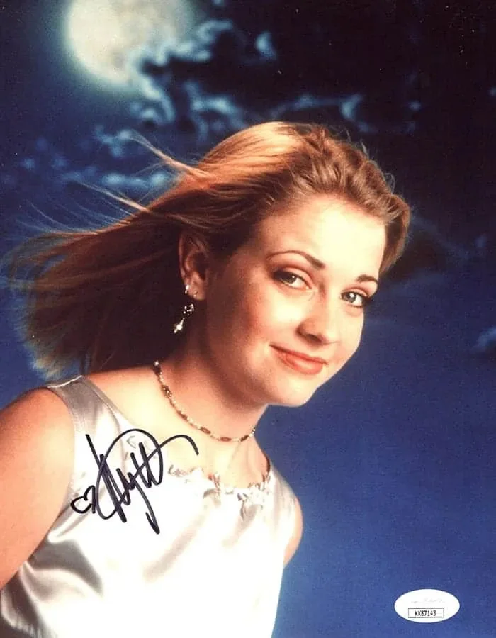 Melissa Joan Hart — Melissa Joan Hart signed 8x10 Photo Sabrina the Teenage Witch JSA Authentication