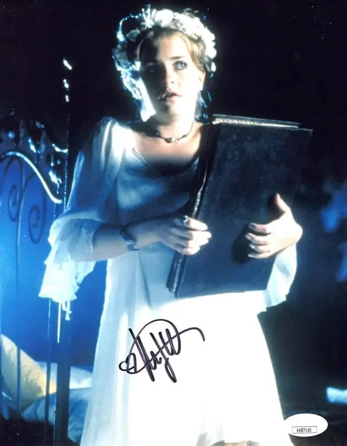 Melissa Joan Hart — Melissa Joan Hart signed 8x10 Photo Sabrina the Teenage Witch JSA Authentication