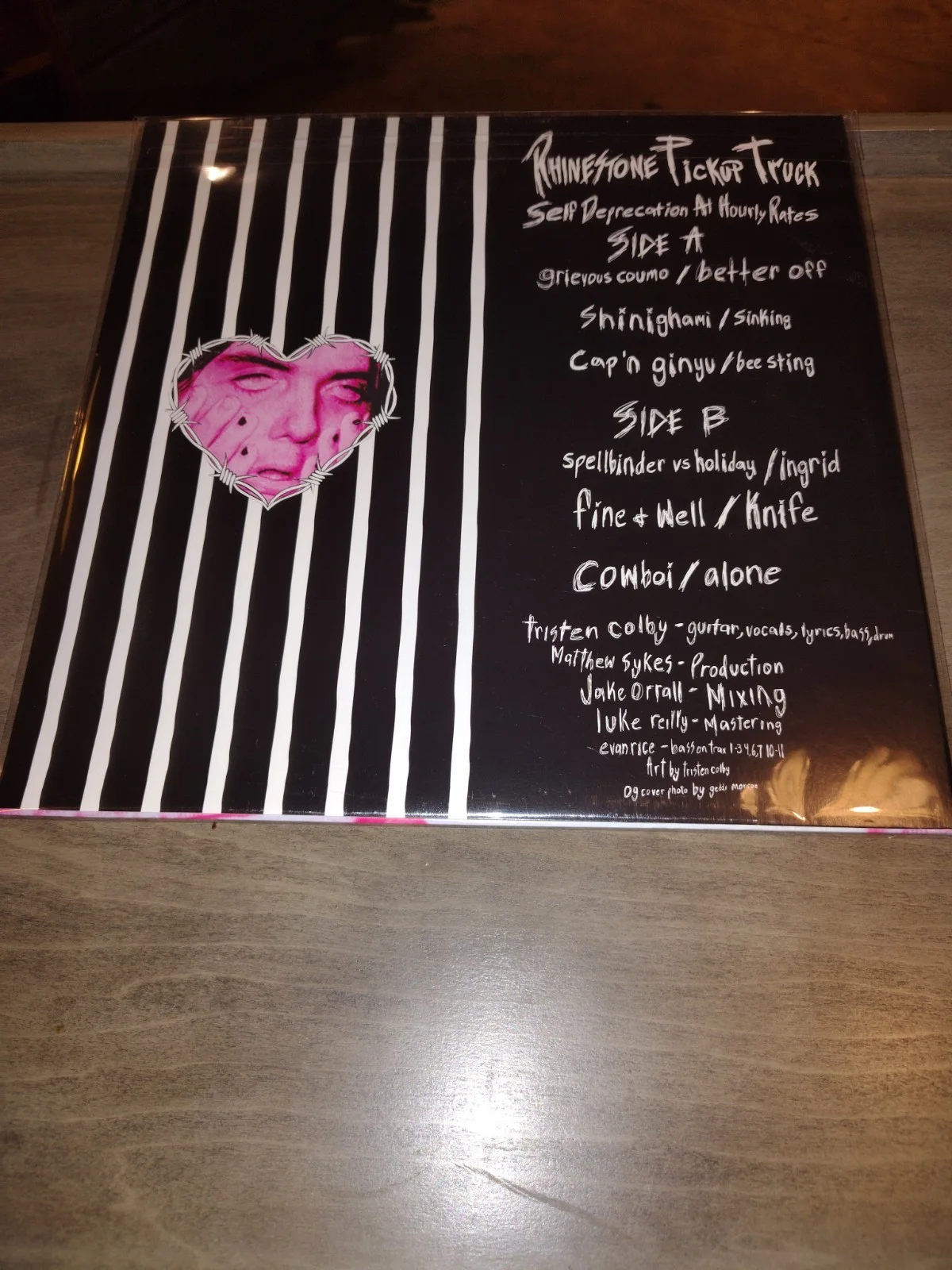 Signed Album Of The Rhinestone Pickup Truck, изображение 3