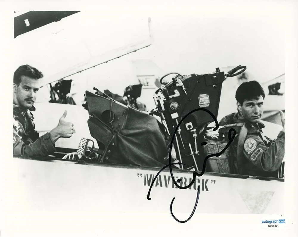 A star — Tom Cruise Top Gun 8X10 Photo Hand Signed Autographed ACOA COA