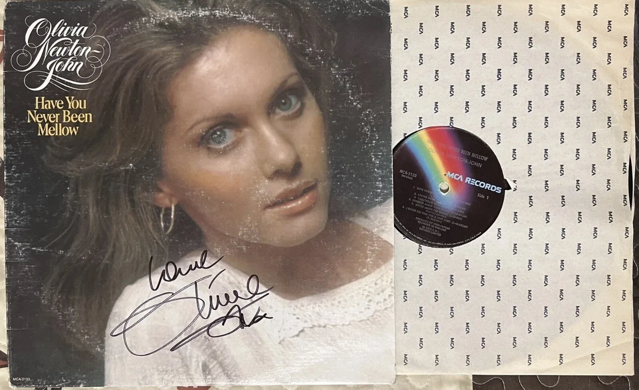 Olivia Newton John Signed "Have You Never Been Mellow" Album With COA Autograph, image 4