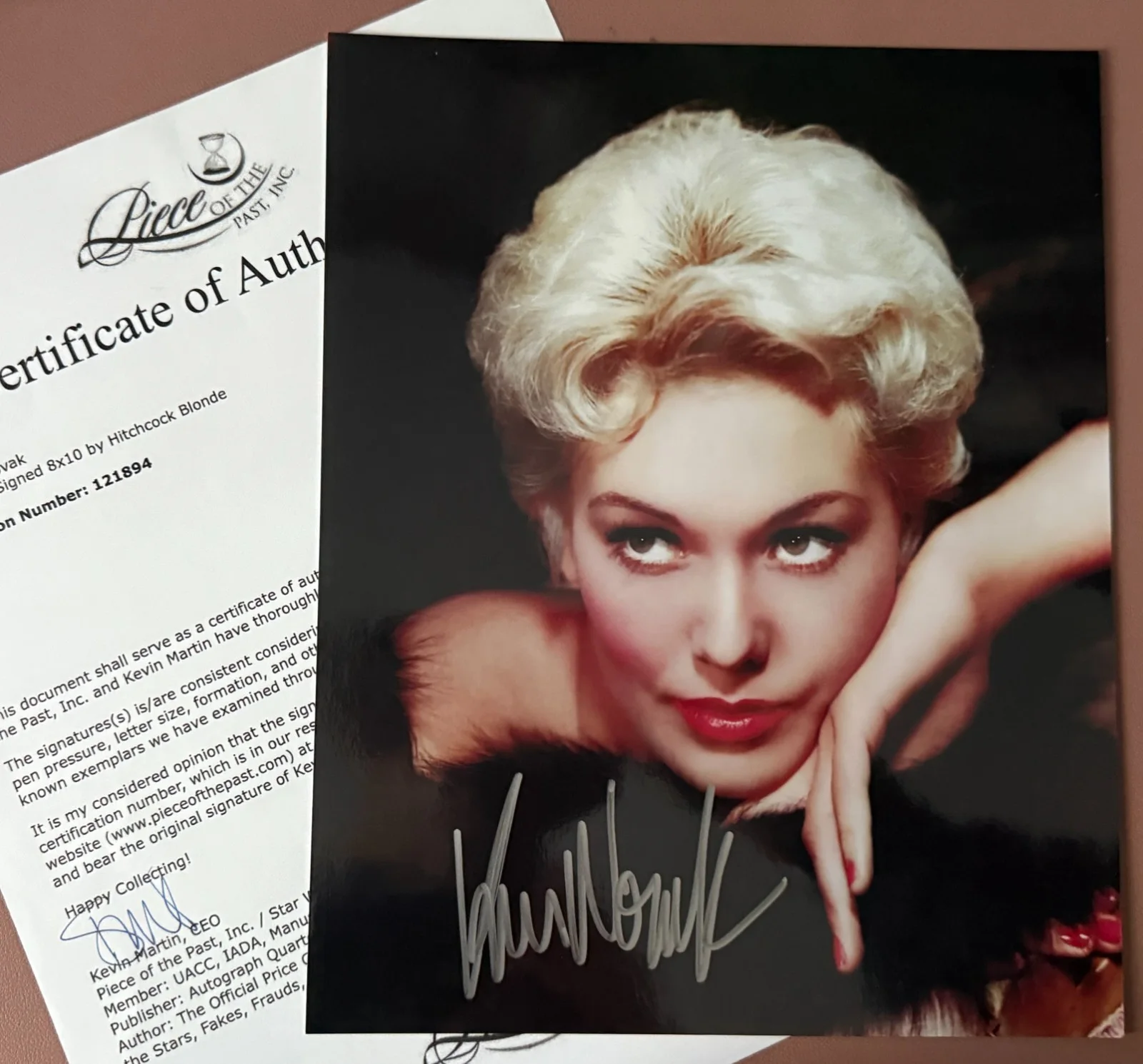 KIM NOVAK — KIM NOVAK Signed•Vintage Young Kim 8 X 10 •Beautiful• Piece of the Past COA, изображение 2