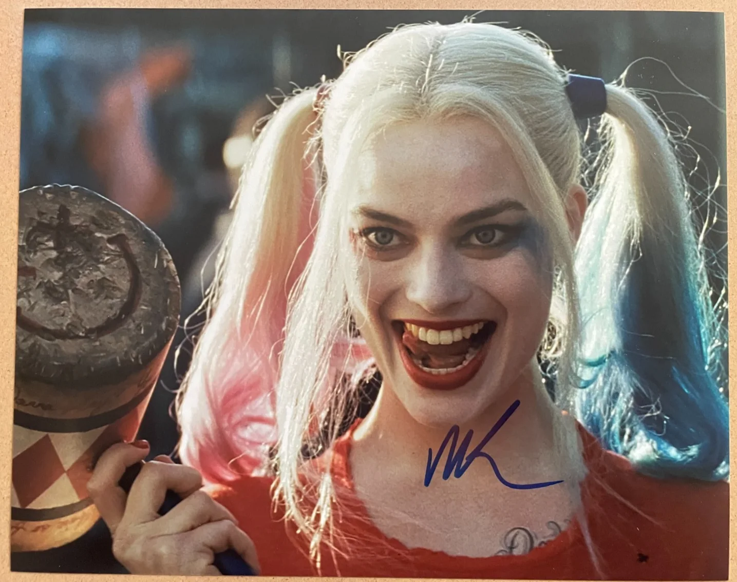 Margot Robbie — Margot Robbie Signed Autograph Signature 10x8 Birds of Prey Harley Quinn Photo