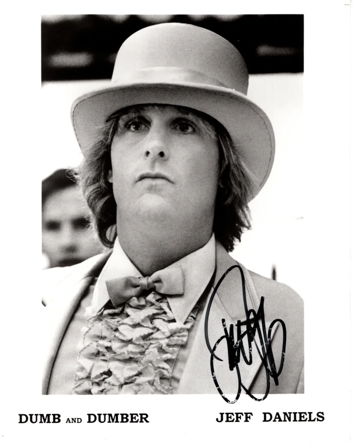 Jeff Daniels — JEFF DANIELS Signed 8x10 DUMB AND DUMBER HARRY Press Photo w/ Hologram COA