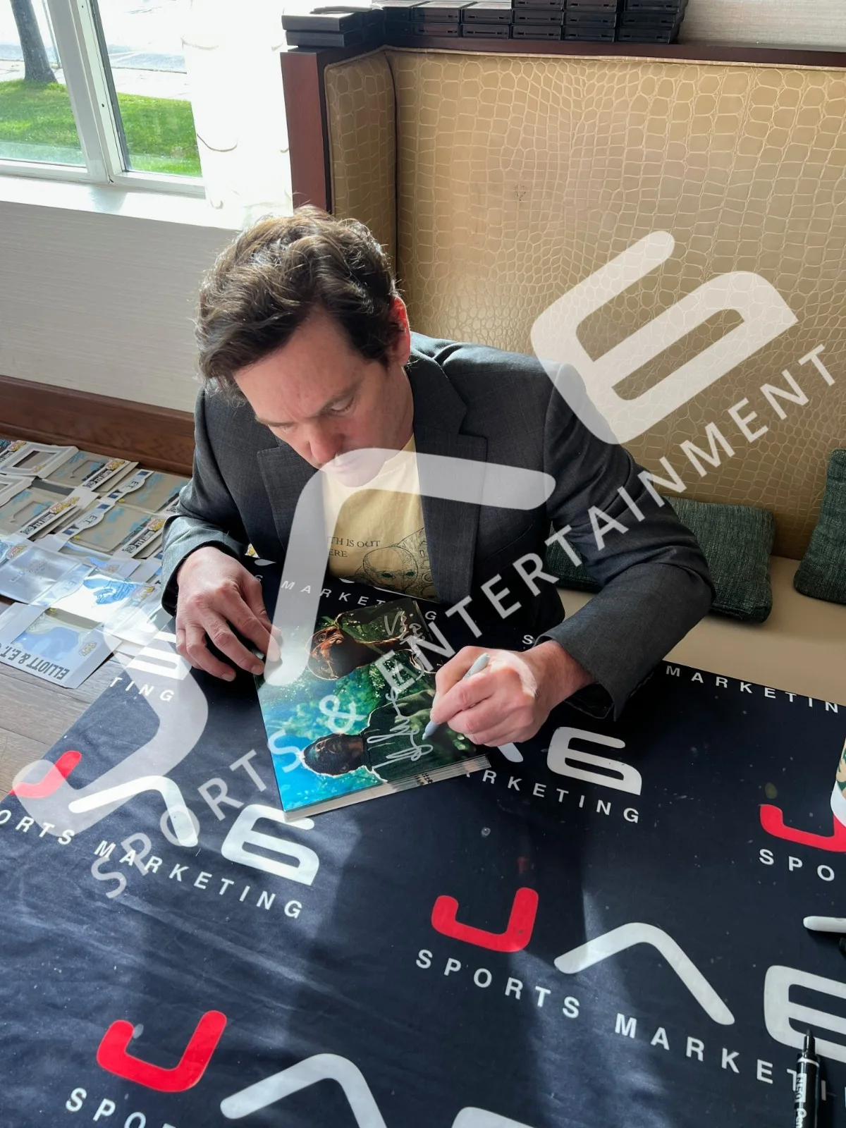 Matthew DeMeritt, Henry Thomas — Matthew DeMeritt & Henry Thomas autographed signed 8x10 photo E.T JSA COA, изображение 2