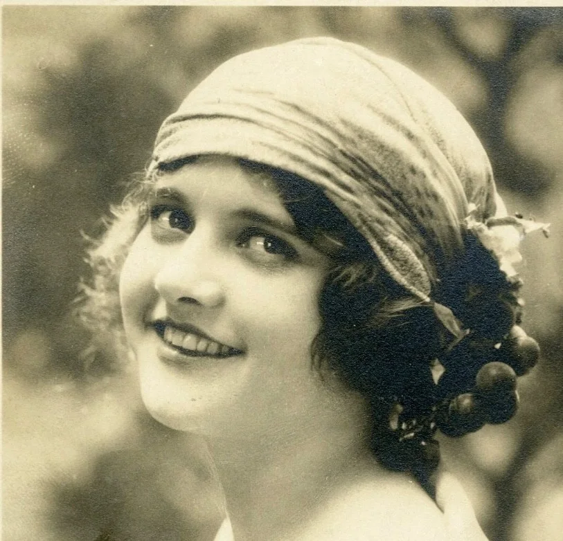 CONSTANCE BINNEY—SIGNED PHOTO•STAGE+SILENT STAR•JOHN BARRYMORE•WODEHOUSE+KERN, image 2