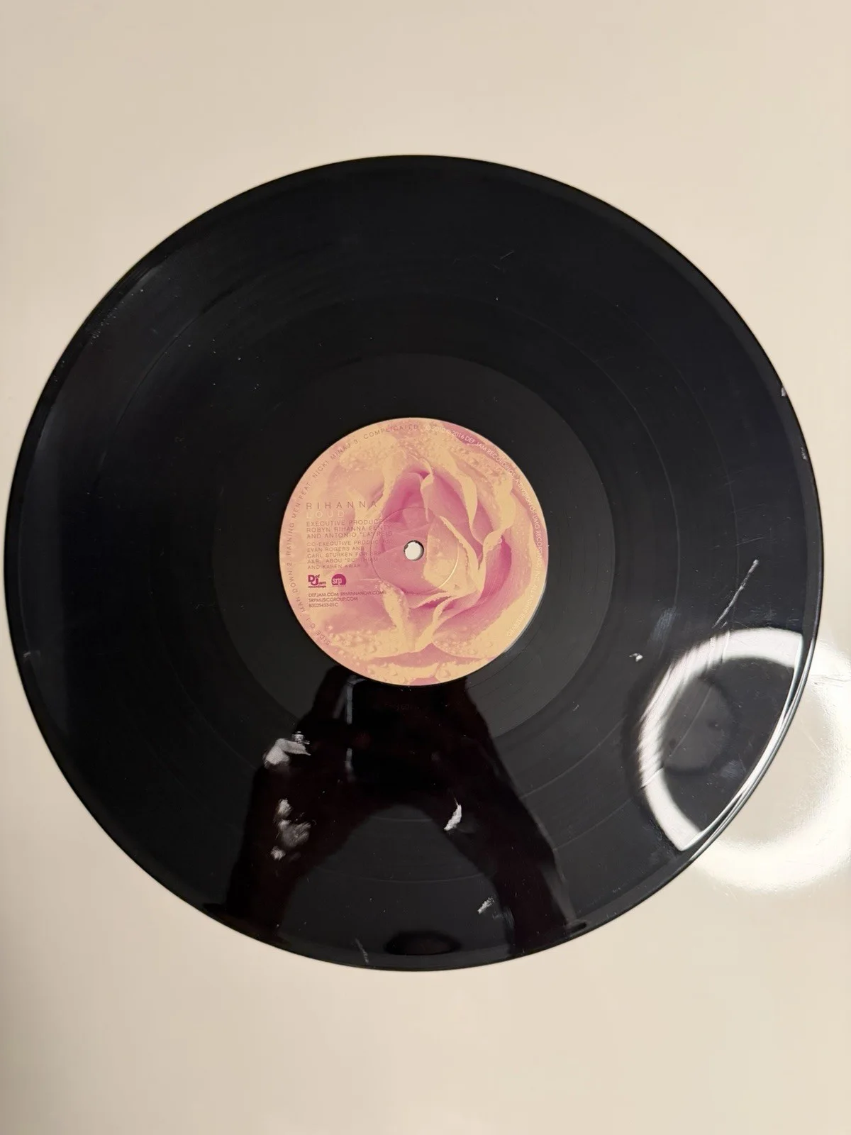 Rihanna Autographed Loud Vinyl Disc Icon Beckett LOA COA, изображение 4