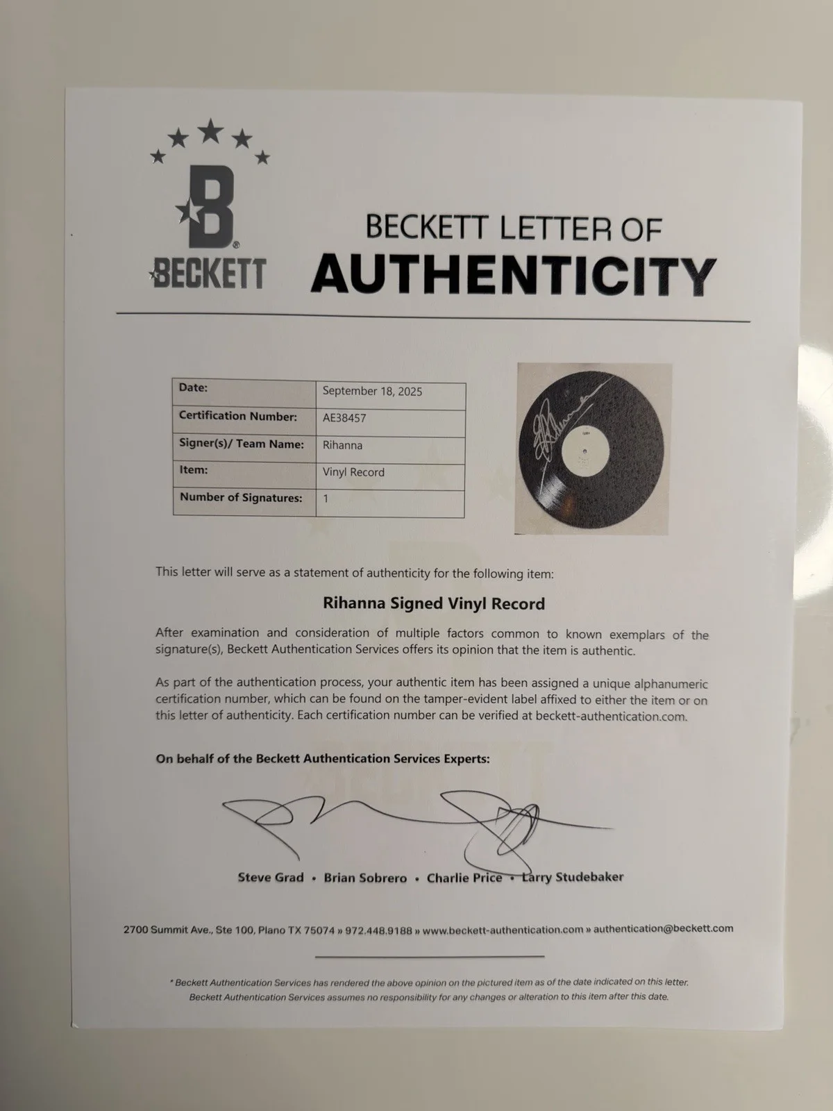 Rihanna Autographed ANTI Vinyl Disc Beckett LOA COA, image 2