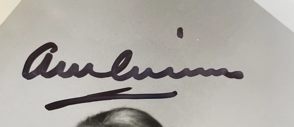 Alec Guinness, Jeremy Irons — Alec Guinness & Jeremy Irons Signed Autograph Signature 8x10 American Playhouse, изображение 2
