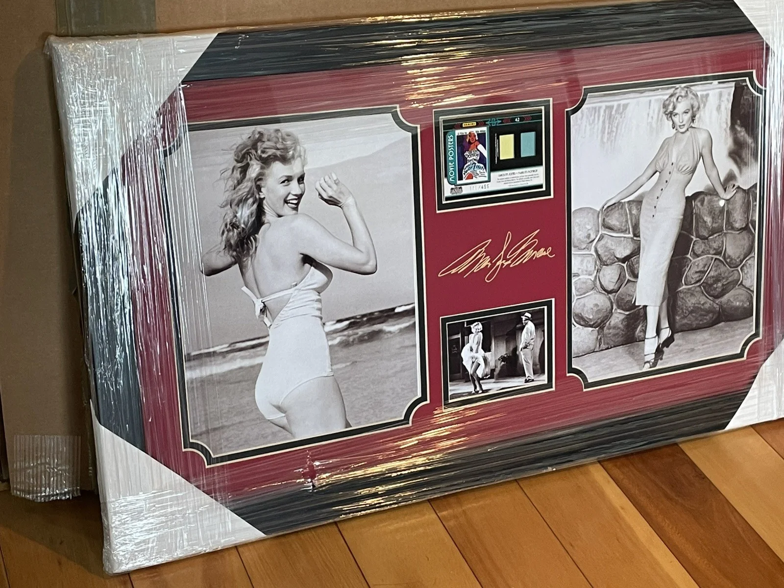 Photo Of Marilyn Monroe With Authenic Original Swatch Of Clothing, изображение 2