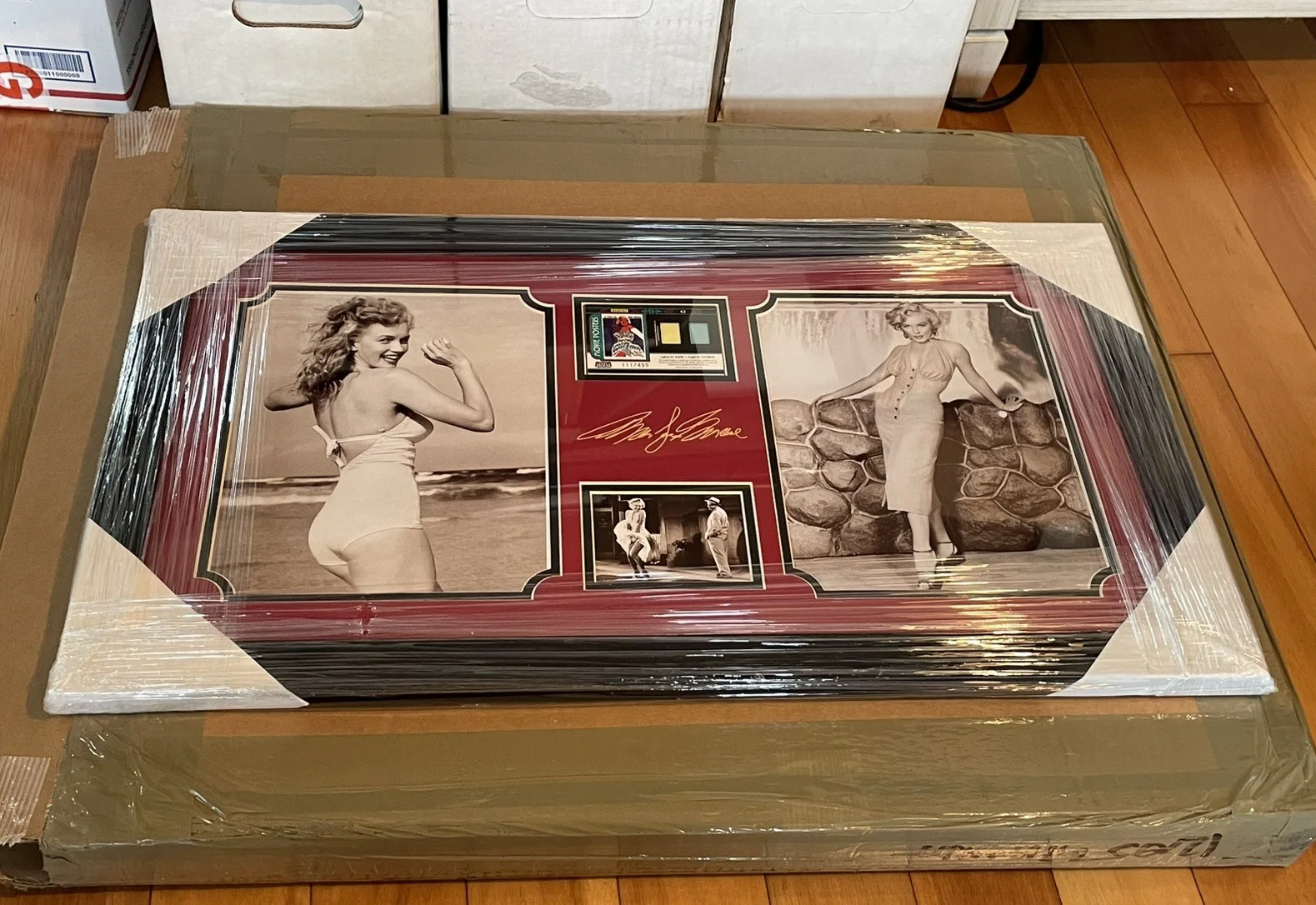 Photo Of Marilyn Monroe With Authenic Original Swatch Of Clothing, изображение 3