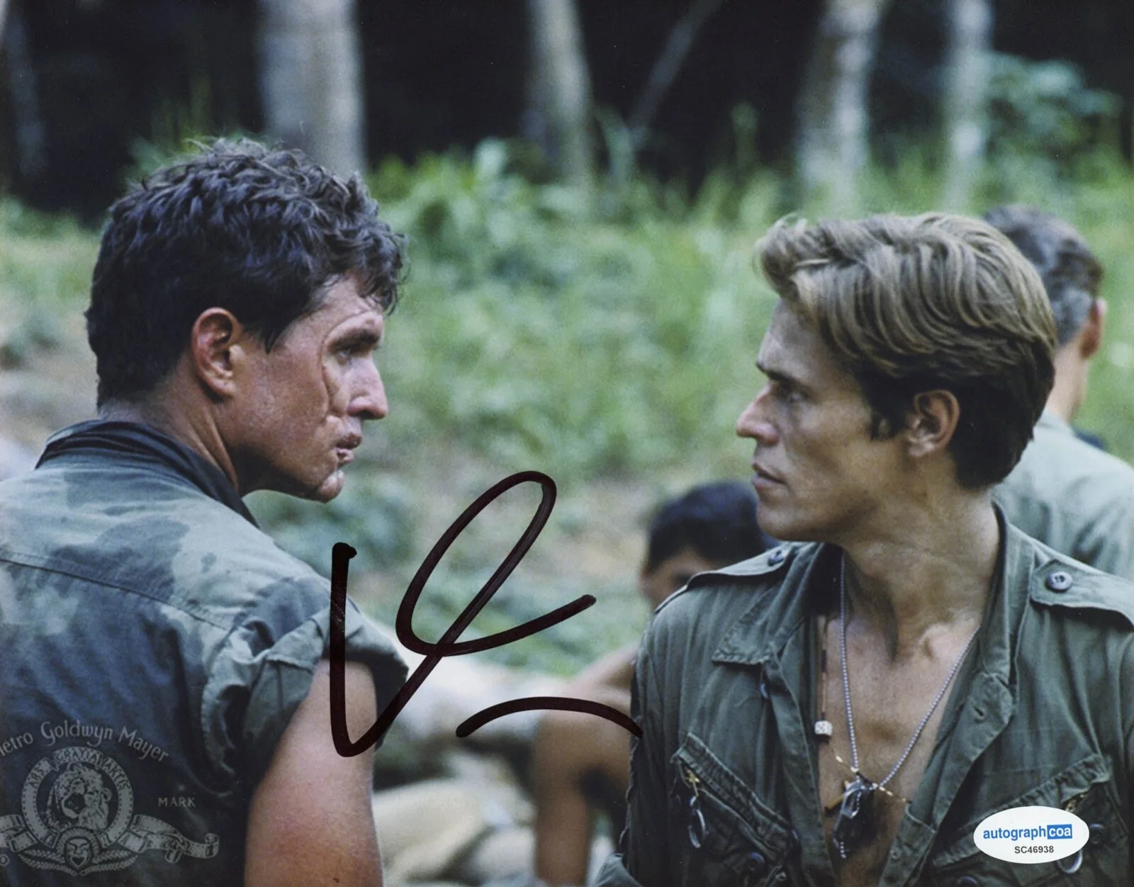 WILLEM DAFOE — Willem Dafoe signed "PLATOON" 8x10 Photo c Autographed PROOF Sgt. Elias ACOA COA, image 3