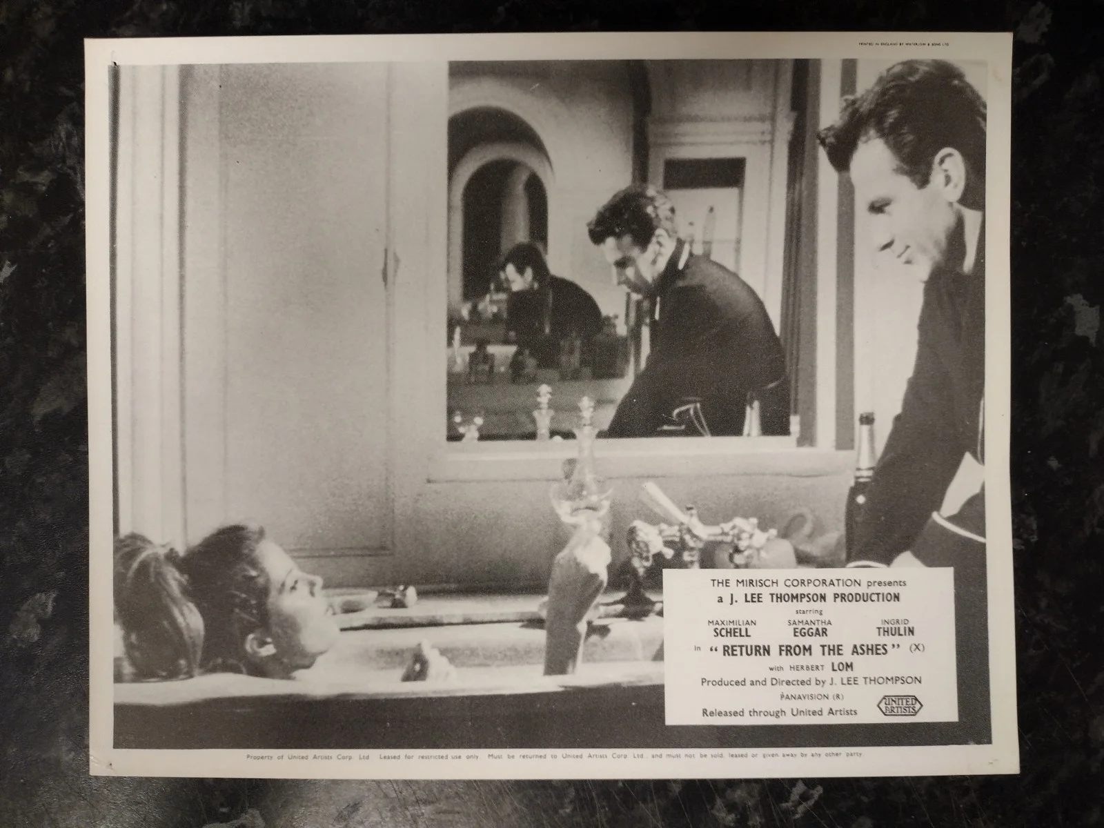 RETURN FROM THE ASHES, SET OF 8 LOBBY CARDS. SAMANTHA EGGAR, MAXIMILLIAN SCHELL., изображение 3
