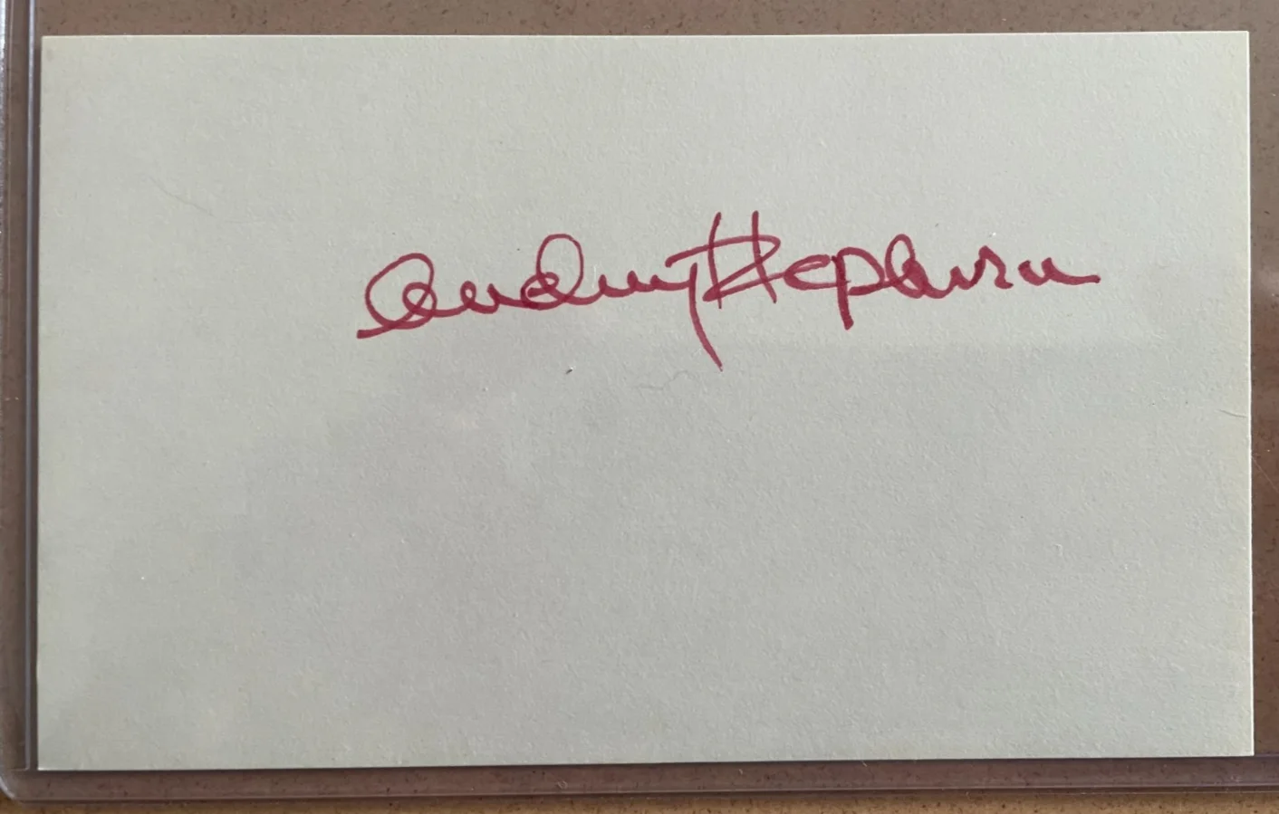 Audrey Hepburn — Audrey Hepburn Signed Autograph Signature 5x3 Index Card w/Photograph & COA, изображение 2