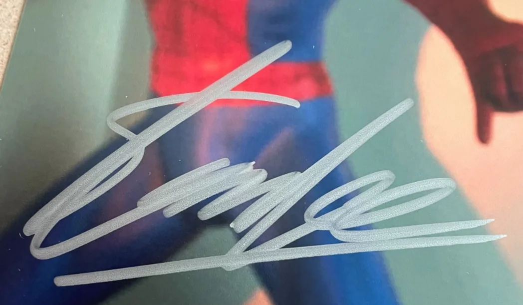 Stan Lee — Stan Lee Signed Autograph Signature 10x8 Color Glossy Photograph Spiderman, image 2