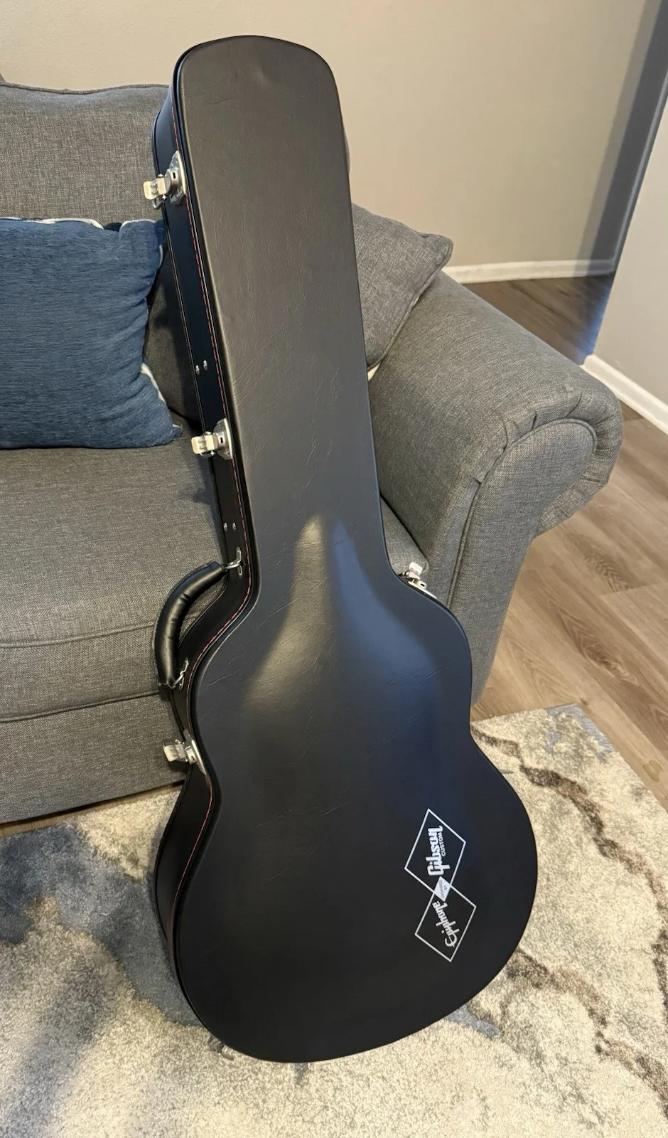 Epiphone Vintage Guitar – Autographed by Jeremy Allen White and Scott Cooper., изображение 5