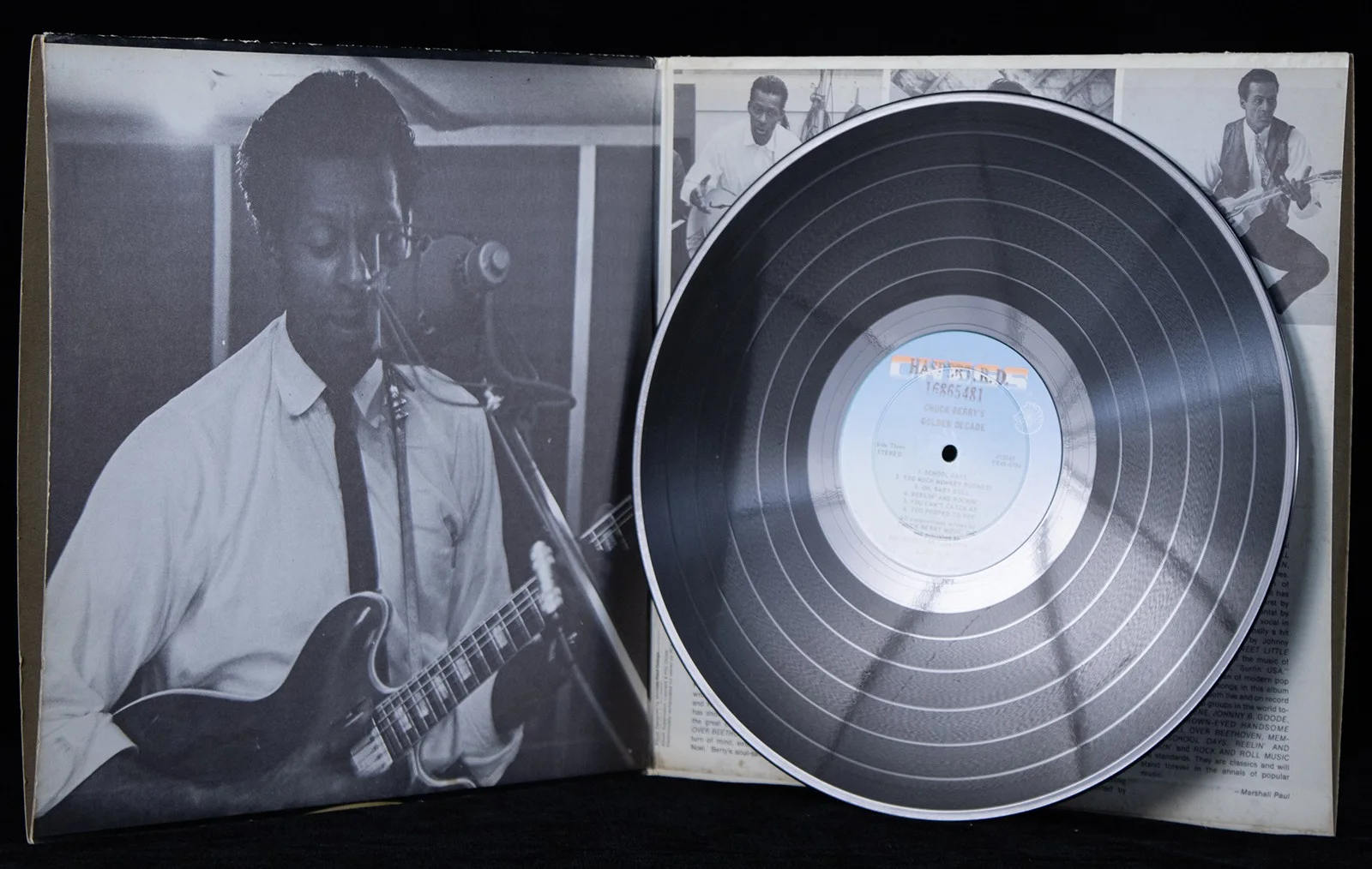 Chuck Berry — CHUCK BERRY - RECORD ALBUM COVER SIGNED, image 5