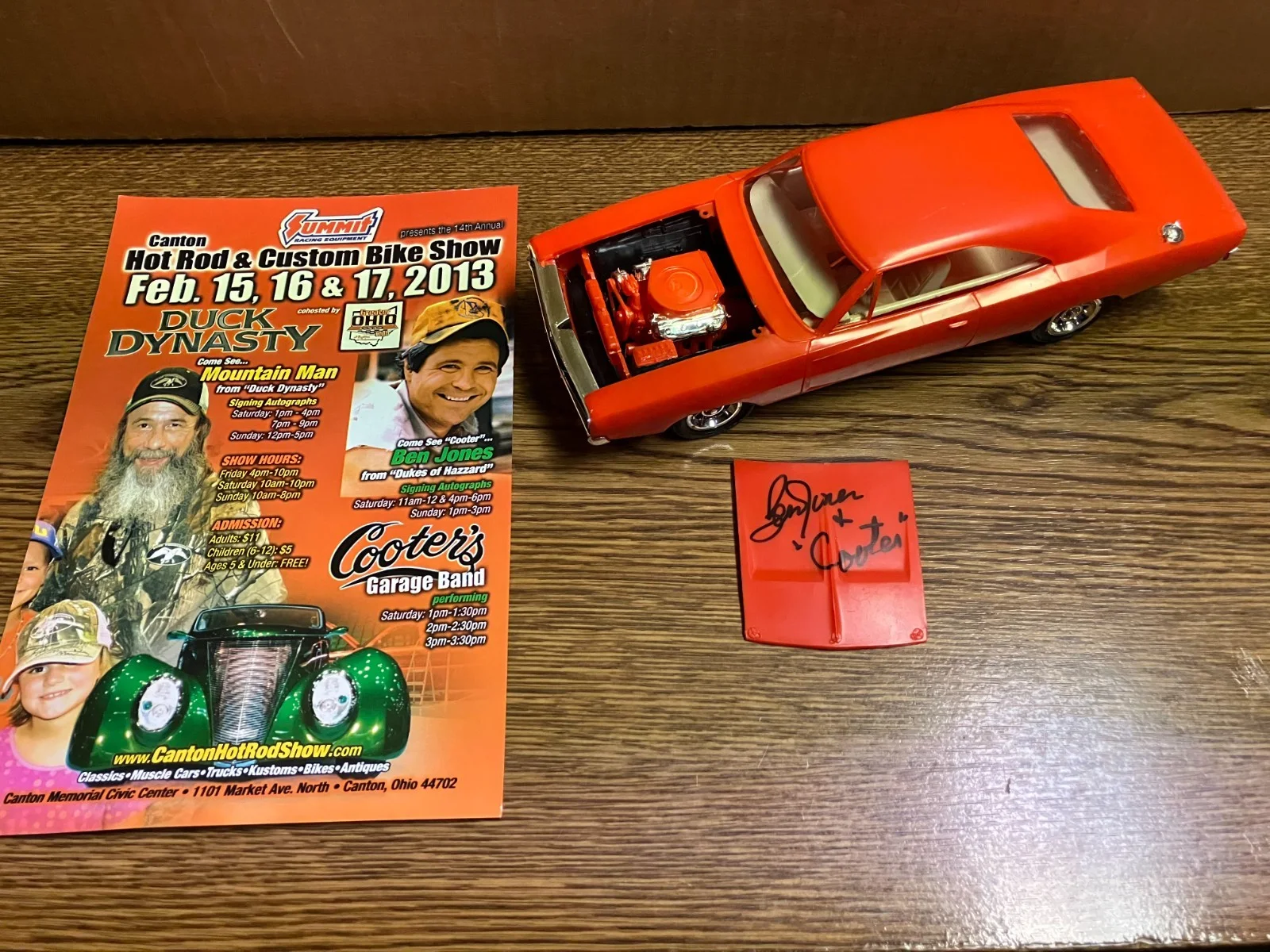 Ben Jones — Ben Jones, Dukes of Hazzard, Signed Assembled, General Lee MODEL w/Box, Flyer, image 2