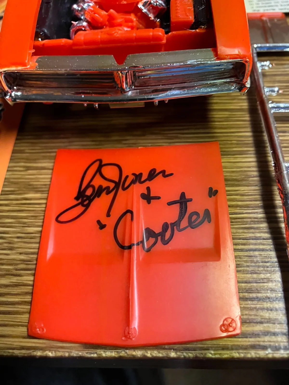 Ben Jones — Ben Jones, Dukes of Hazzard, Signed Assembled, General Lee MODEL w/Box, Flyer, image 3