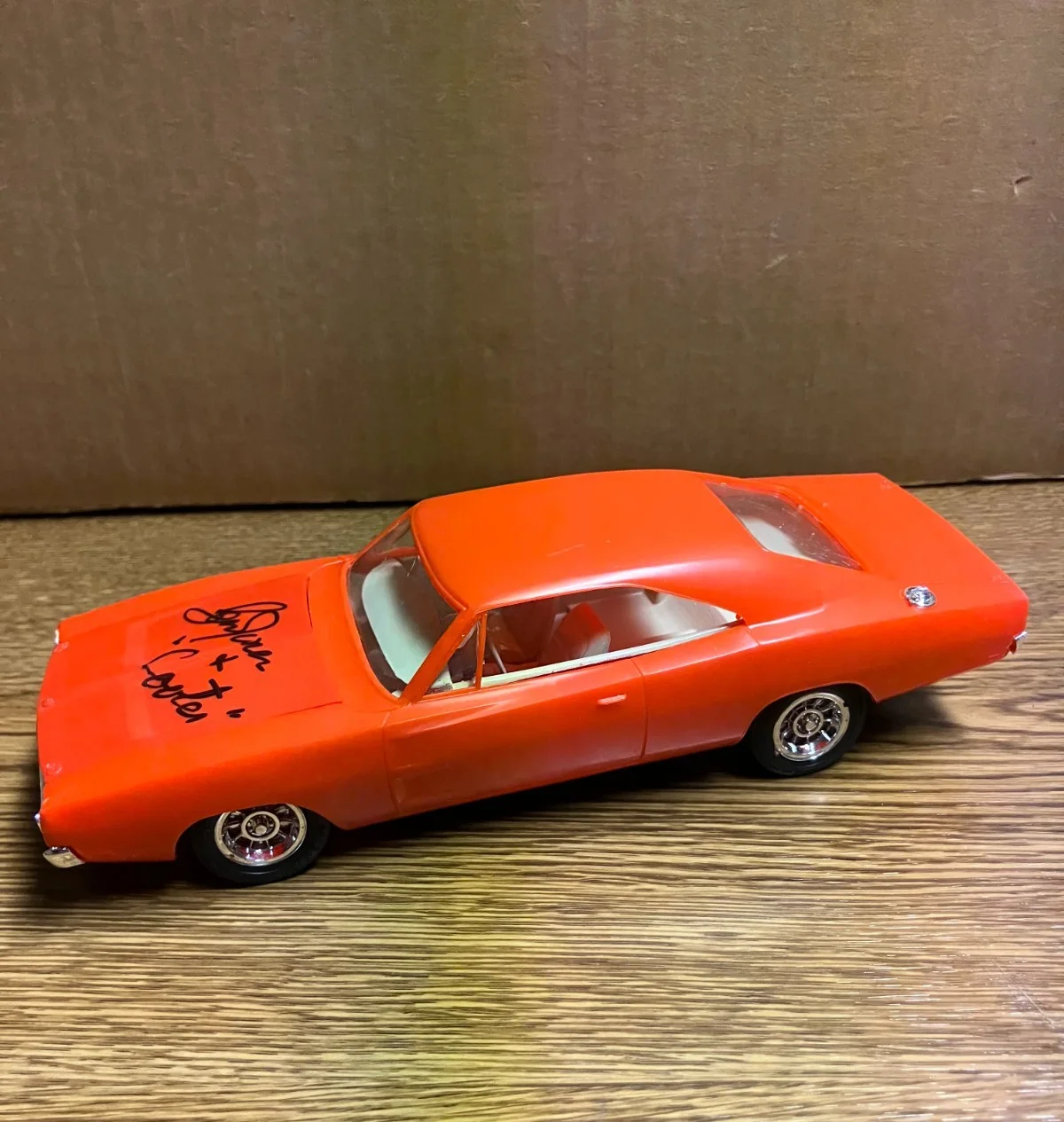 Ben Jones — Ben Jones, Dukes of Hazzard, Signed Assembled, General Lee MODEL w/Box, Flyer, image 4