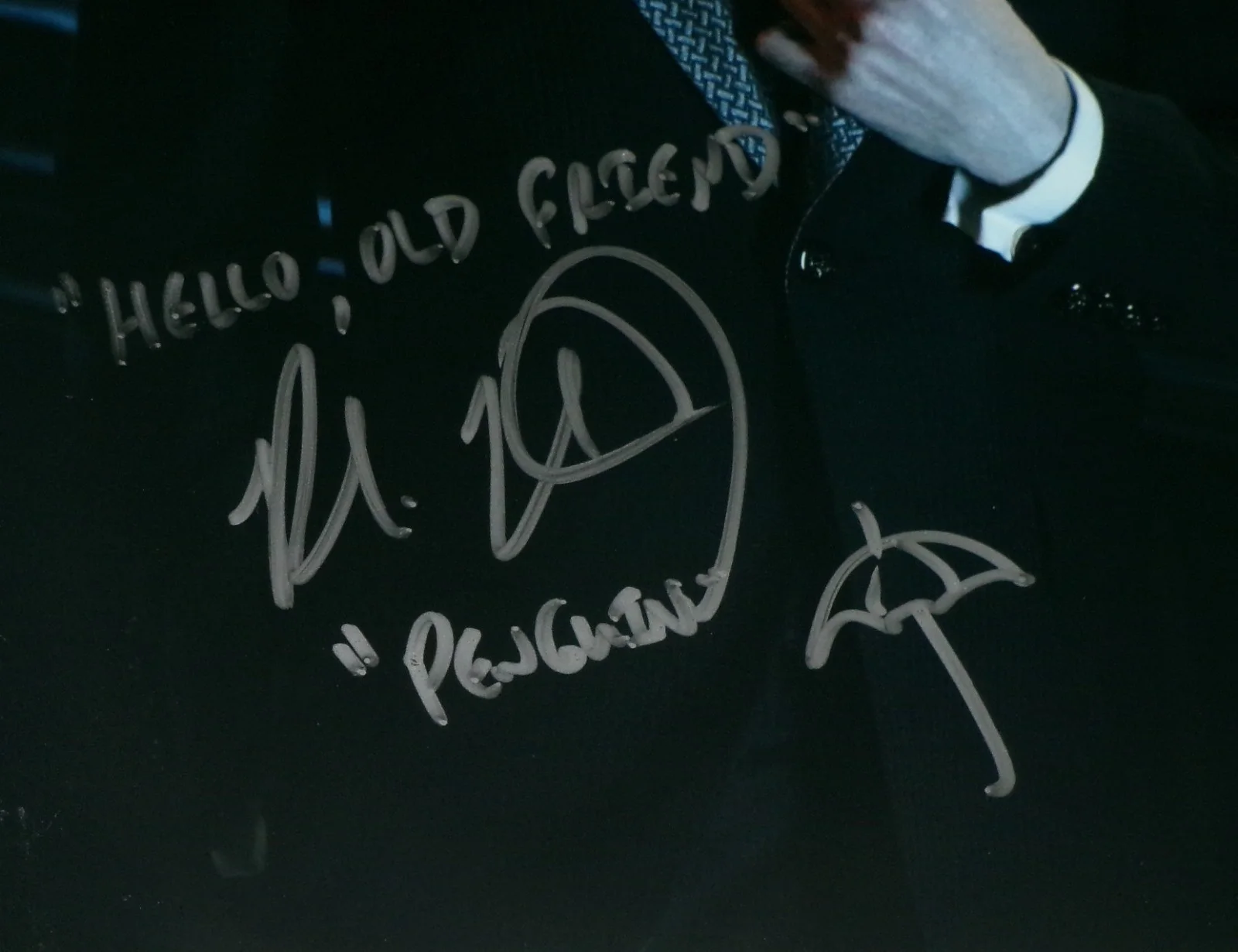 Robin Lord Taylor — Robin Lord Taylor Gotham Penguin Signed 11X14 Color Photo JSA CERT UMBRELLA, изображение 2