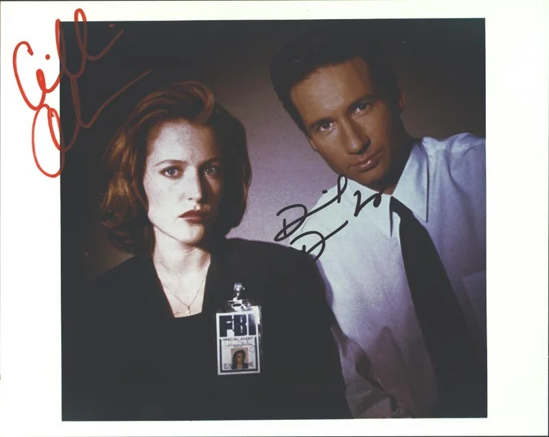 X Files T.V. Cast, Gillian Anderson, David Duchovny — X FILES T.V. CAST - AUTOGRAPHED SIGNED PHOTOGRAPH WITH CO-SIGNERS